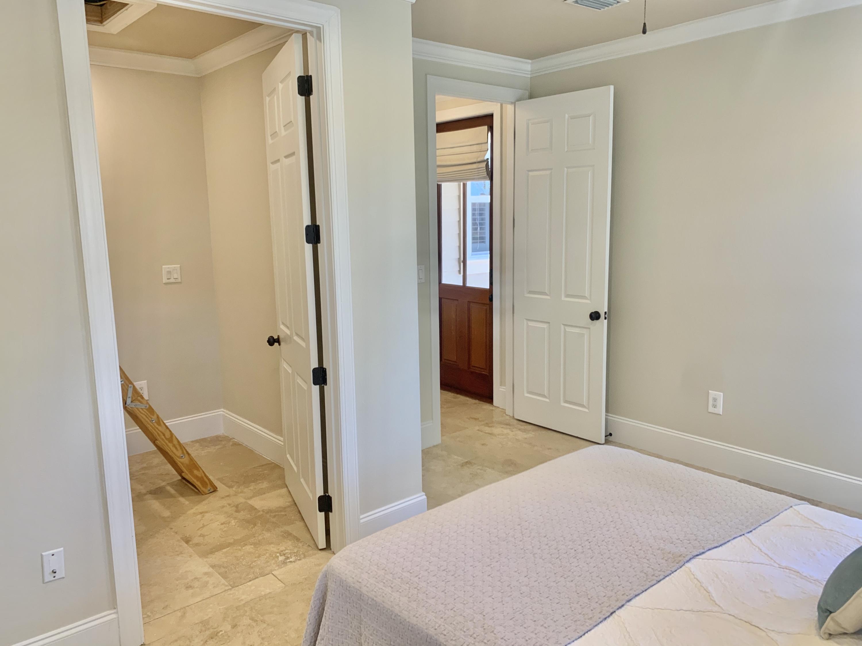 CRYSTAL LAKE - Residential