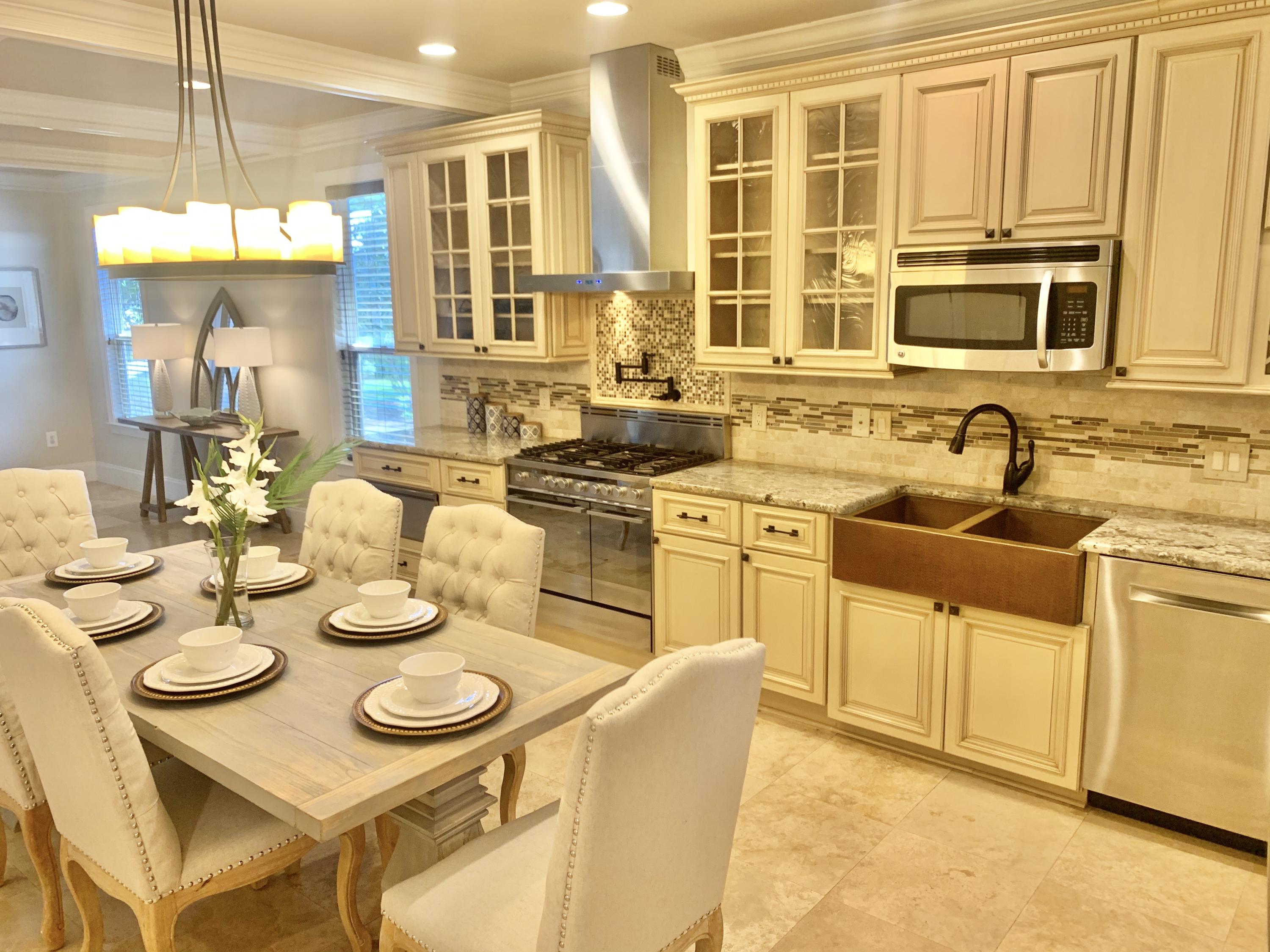 CRYSTAL LAKE - Residential