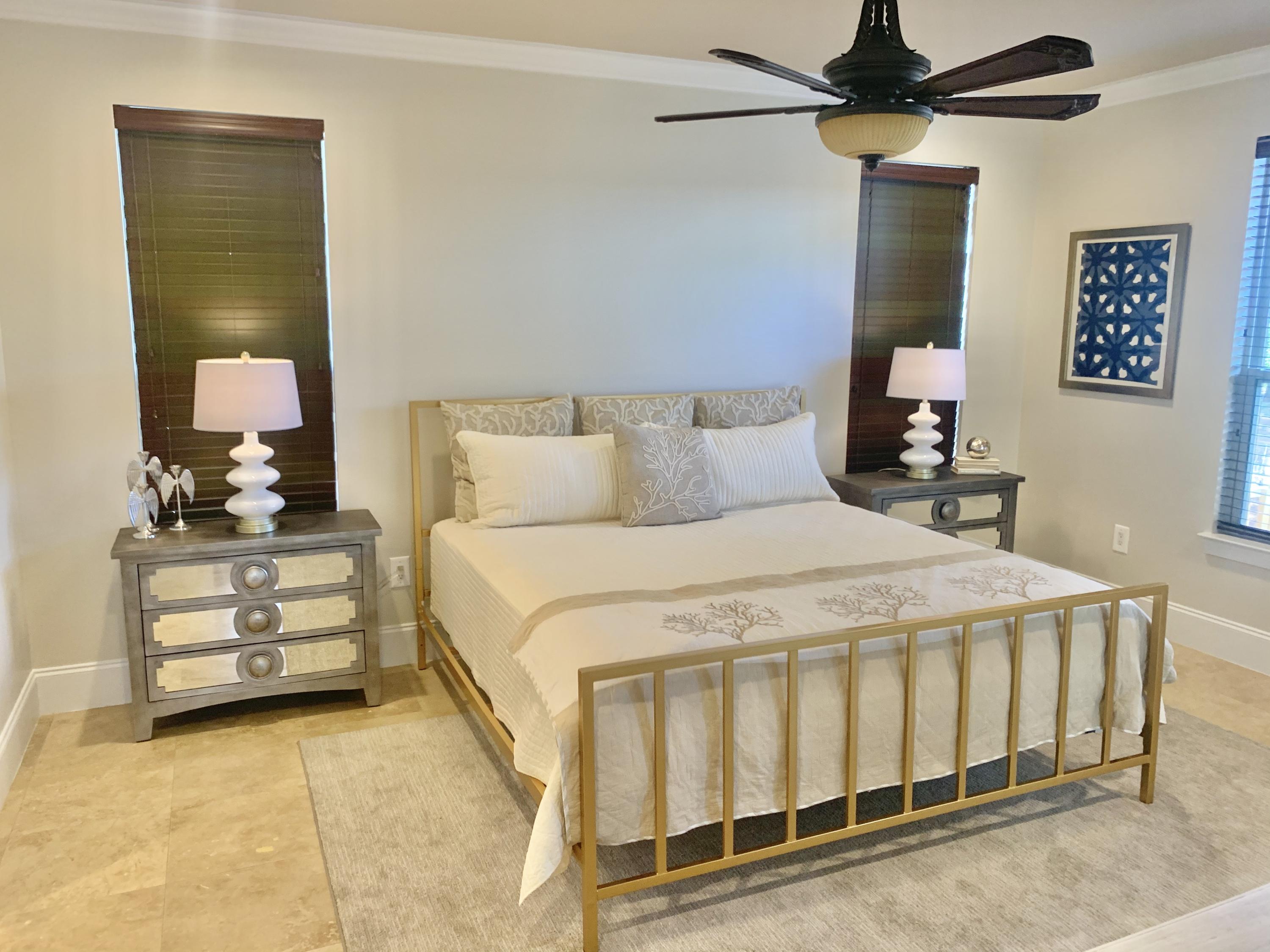 CRYSTAL LAKE - Residential