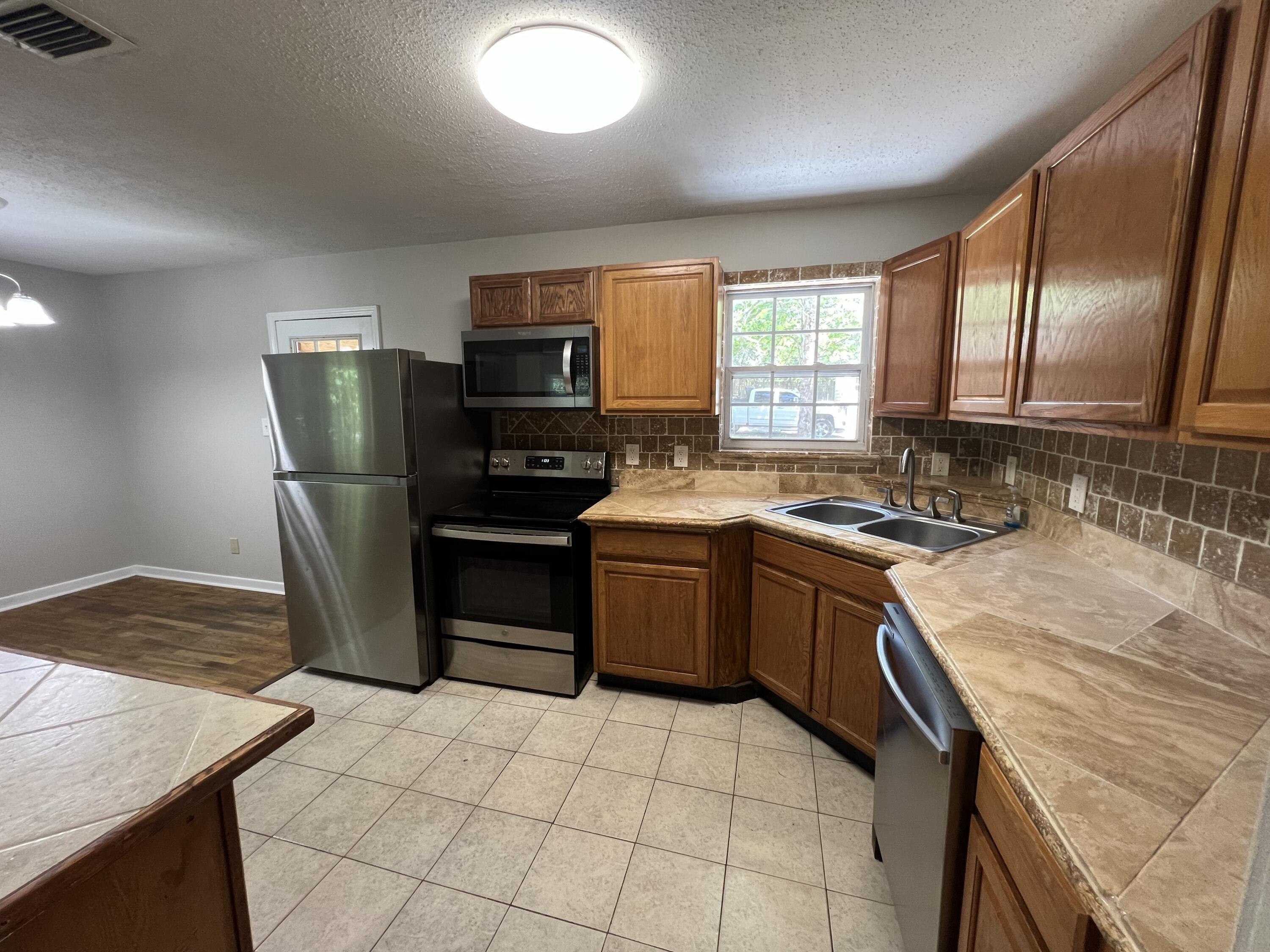 CHOCTAW 2ND ADDN - Residential Lease