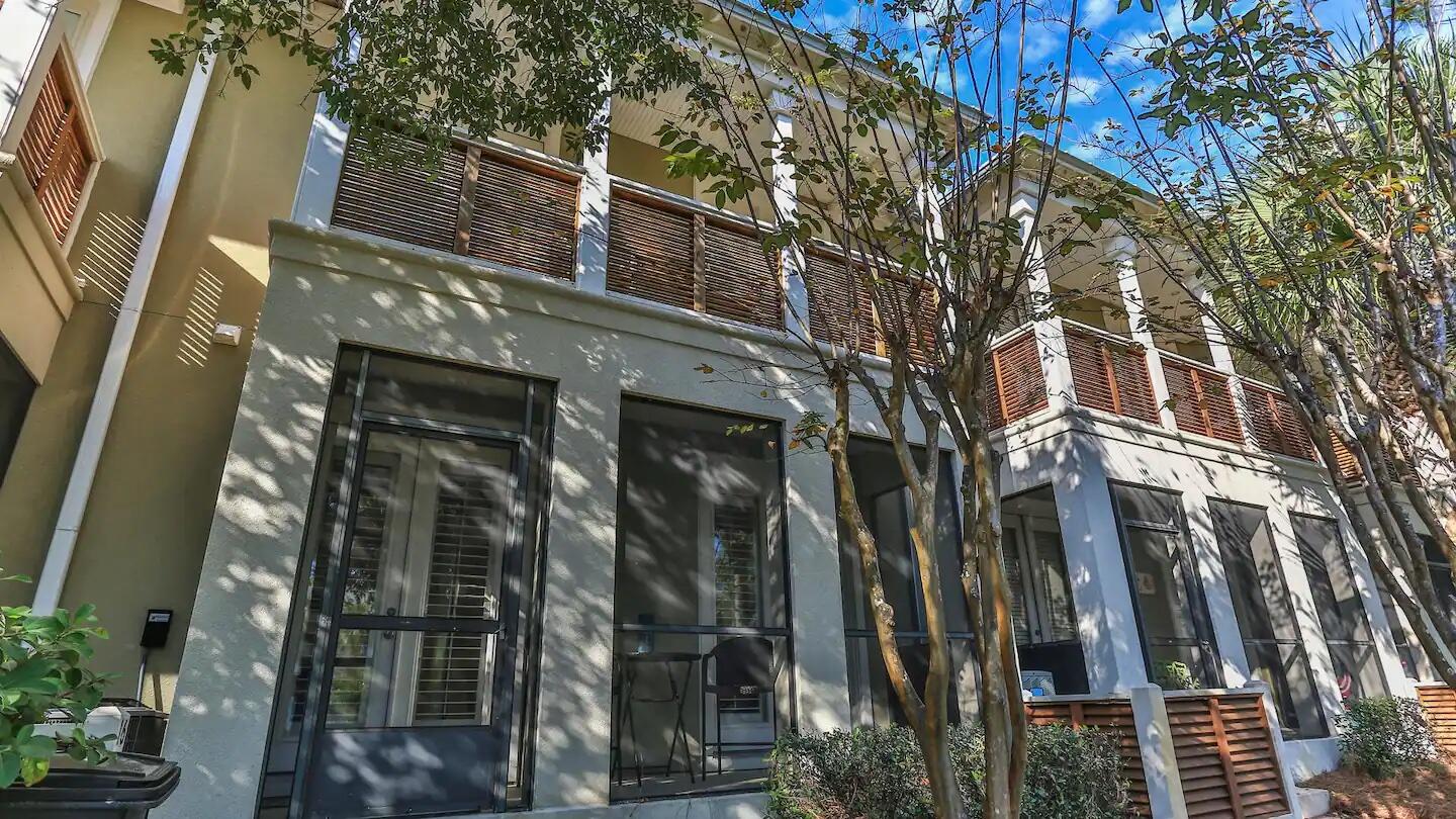 GULF PLACE - Residential