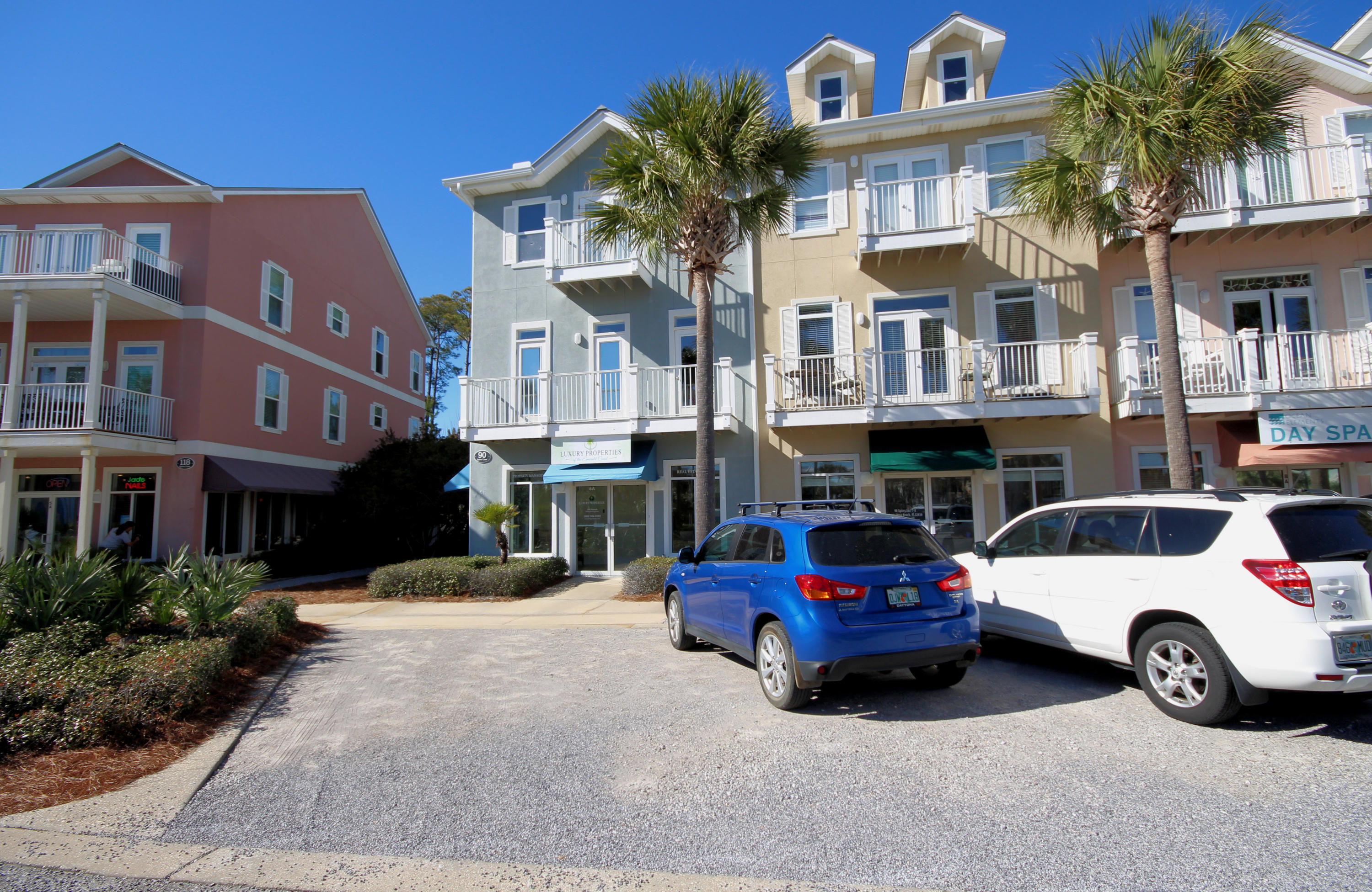 COURTYARD AT GULF PLACE - Residential