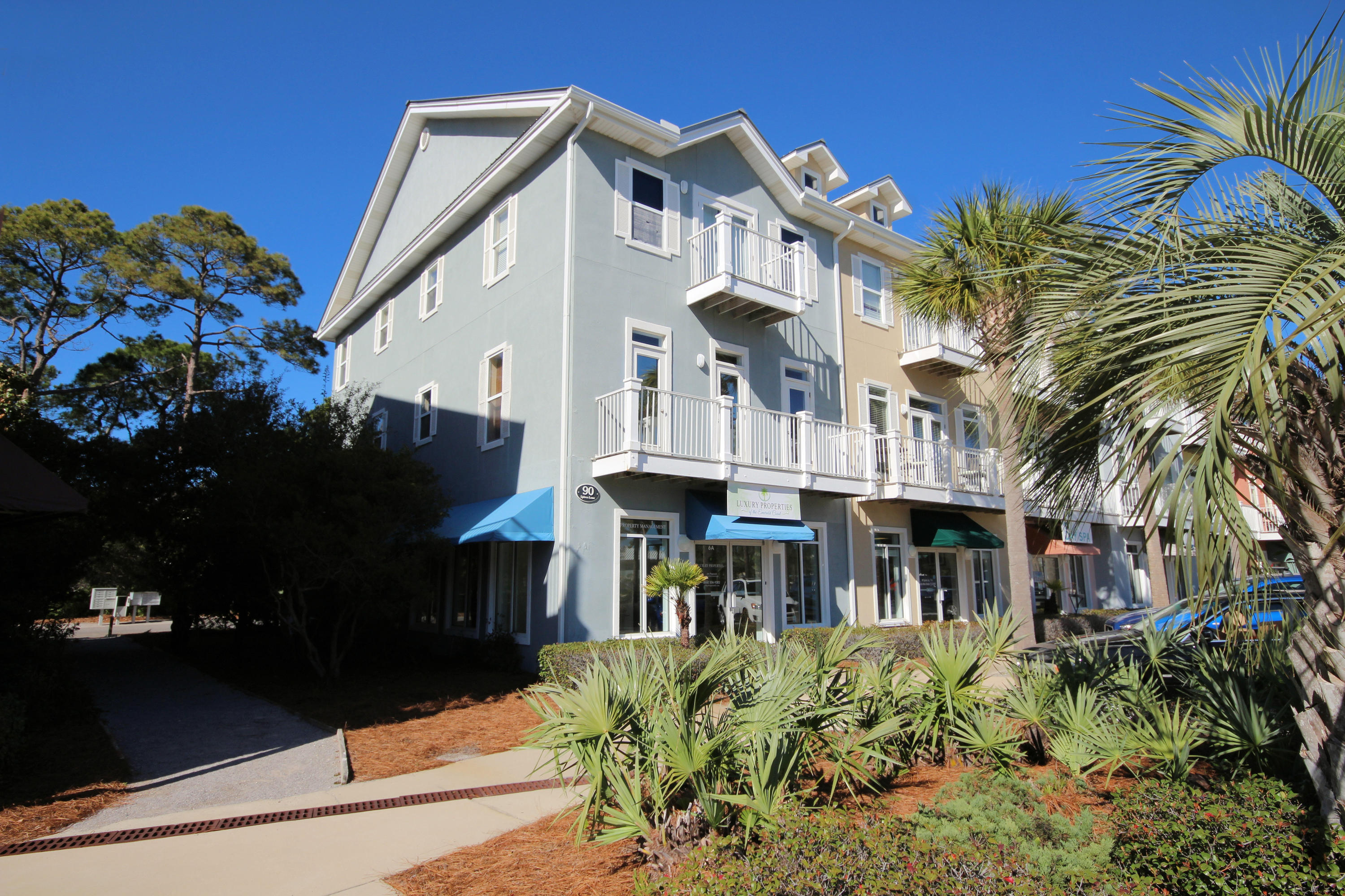 COURTYARD AT GULF PLACE - Residential