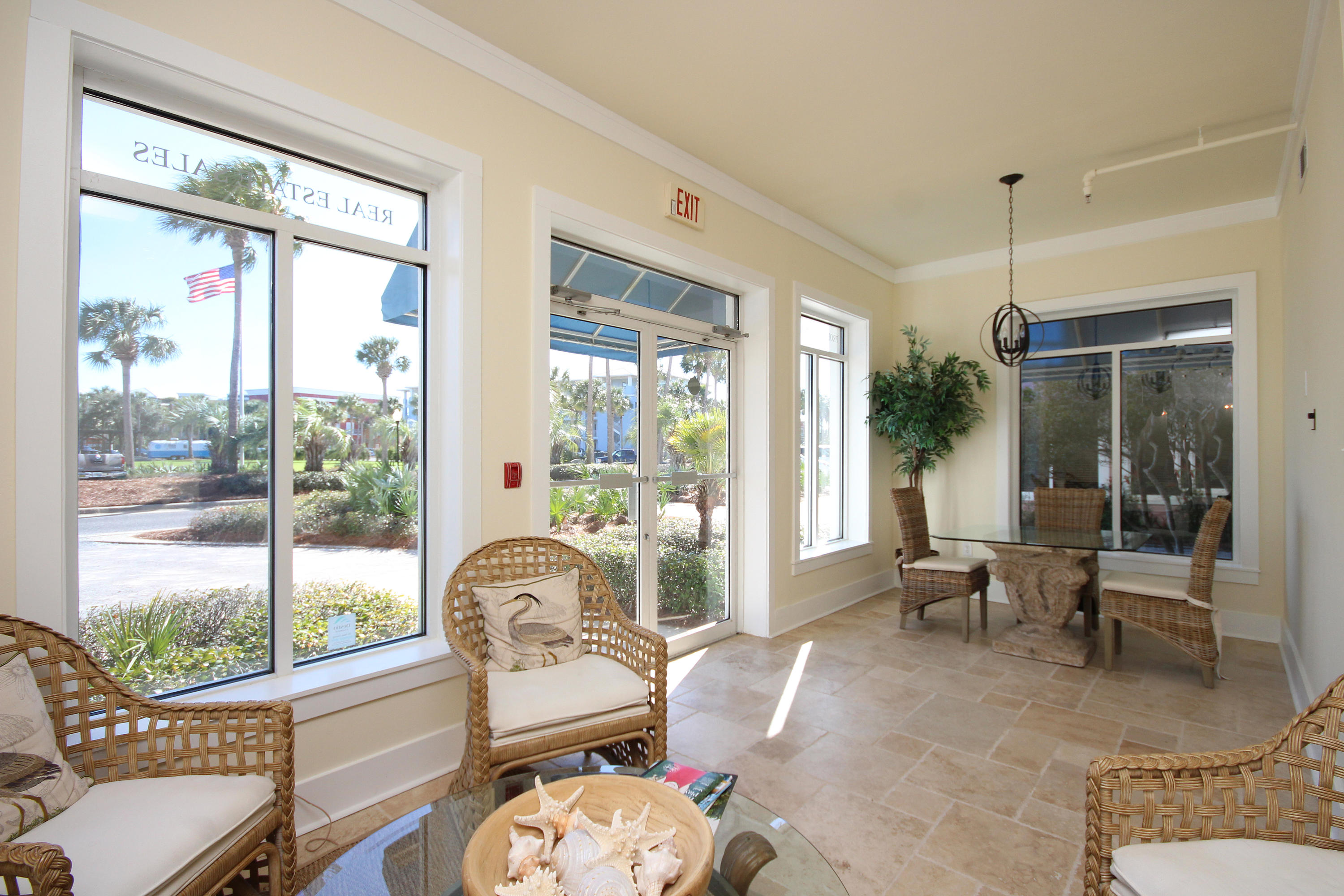 COURTYARD AT GULF PLACE - Residential