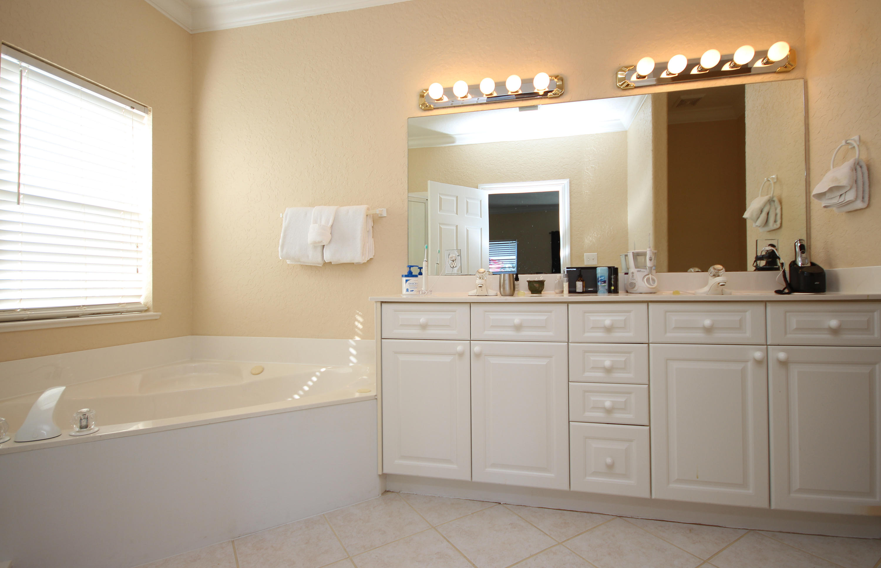 COURTYARD AT GULF PLACE - Residential