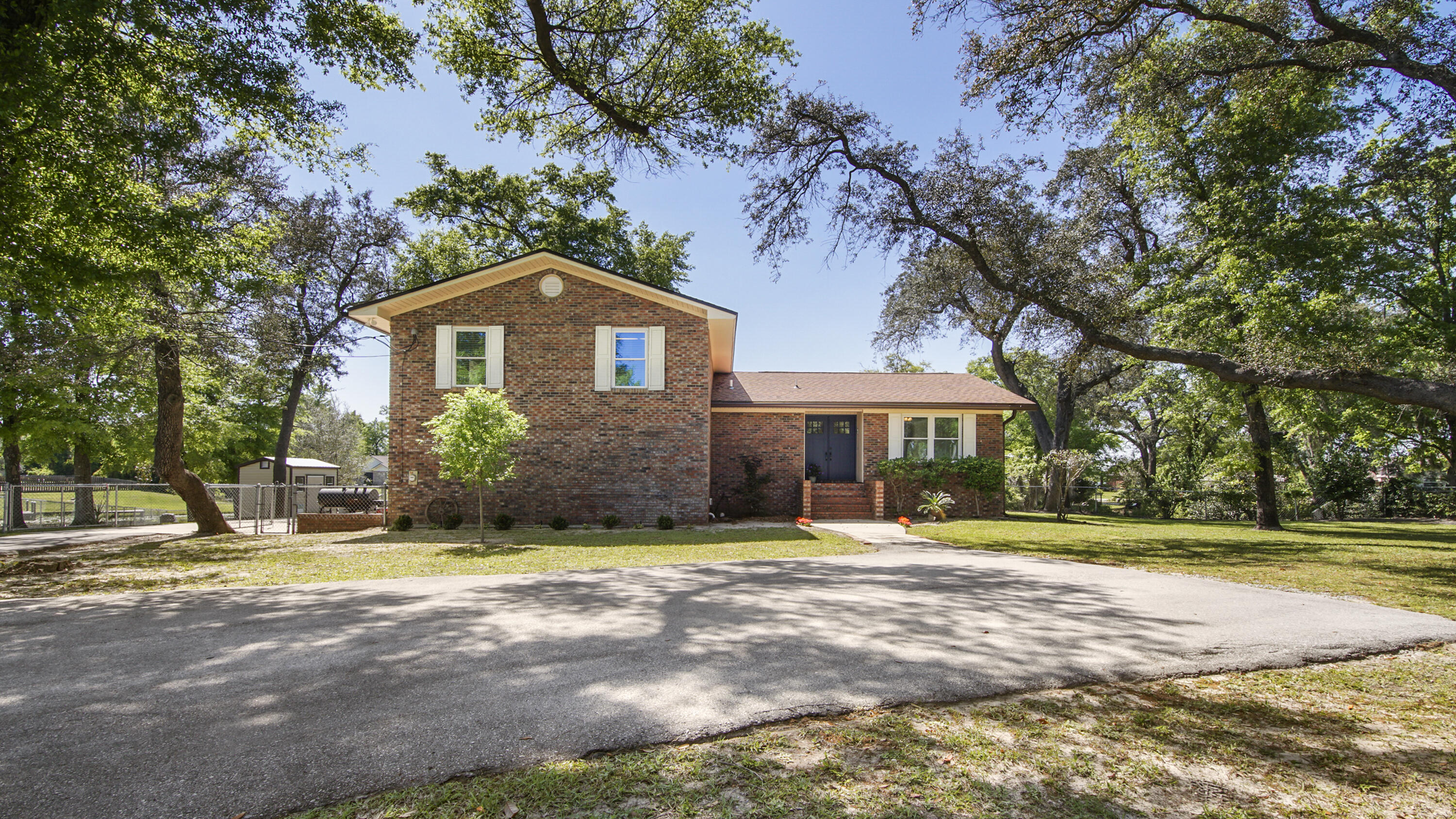 DEERPOINT ESTATES - Residential