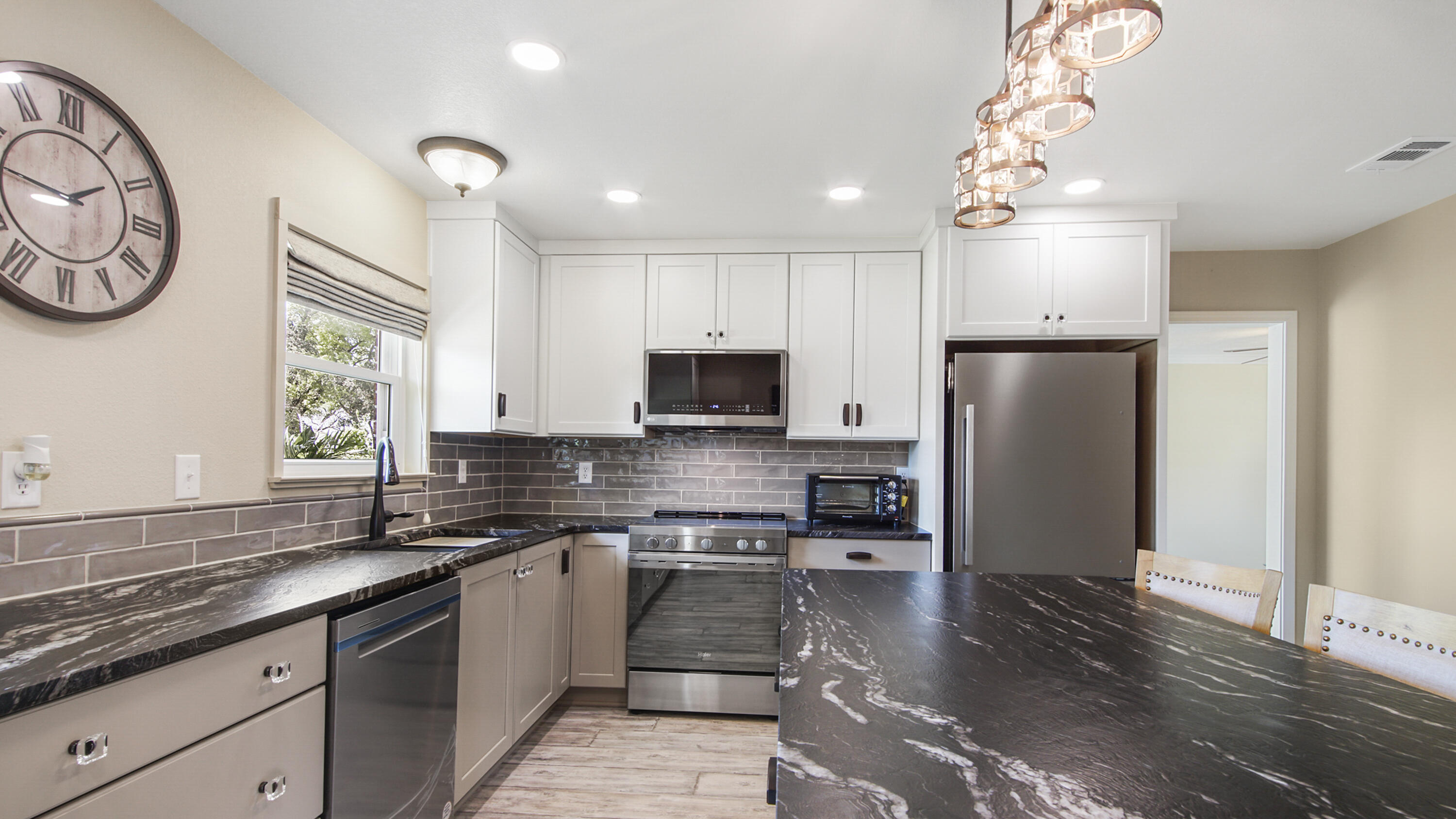 DEERPOINT ESTATES - Residential