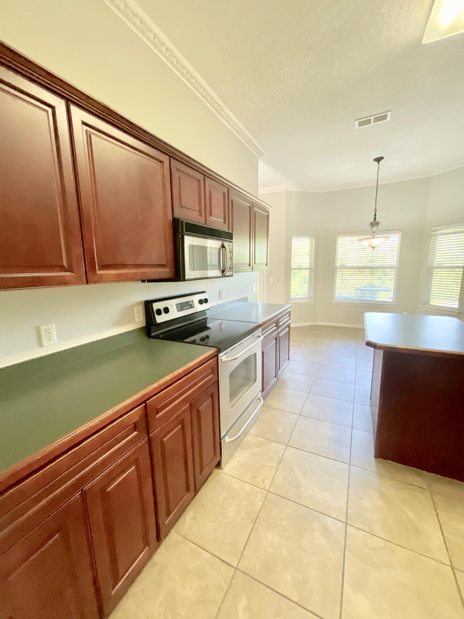 COUNTRYVIEW ESTATES 10TH ADDN - Residential