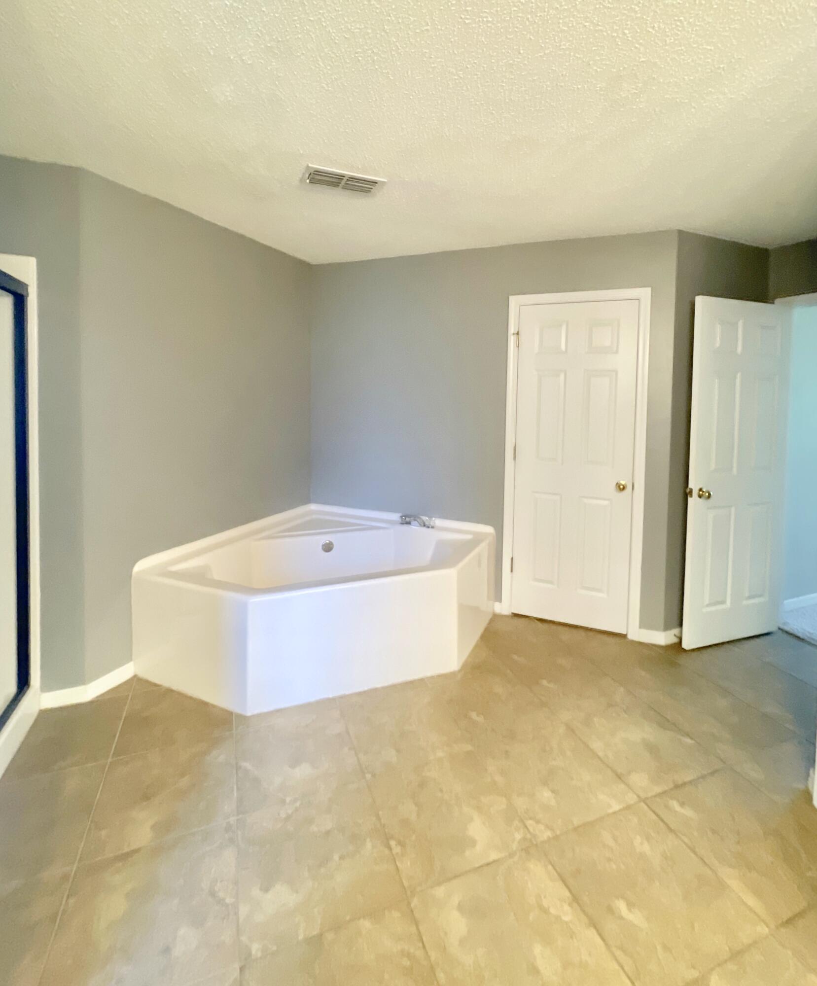 COUNTRYVIEW ESTATES 10TH ADDN - Residential