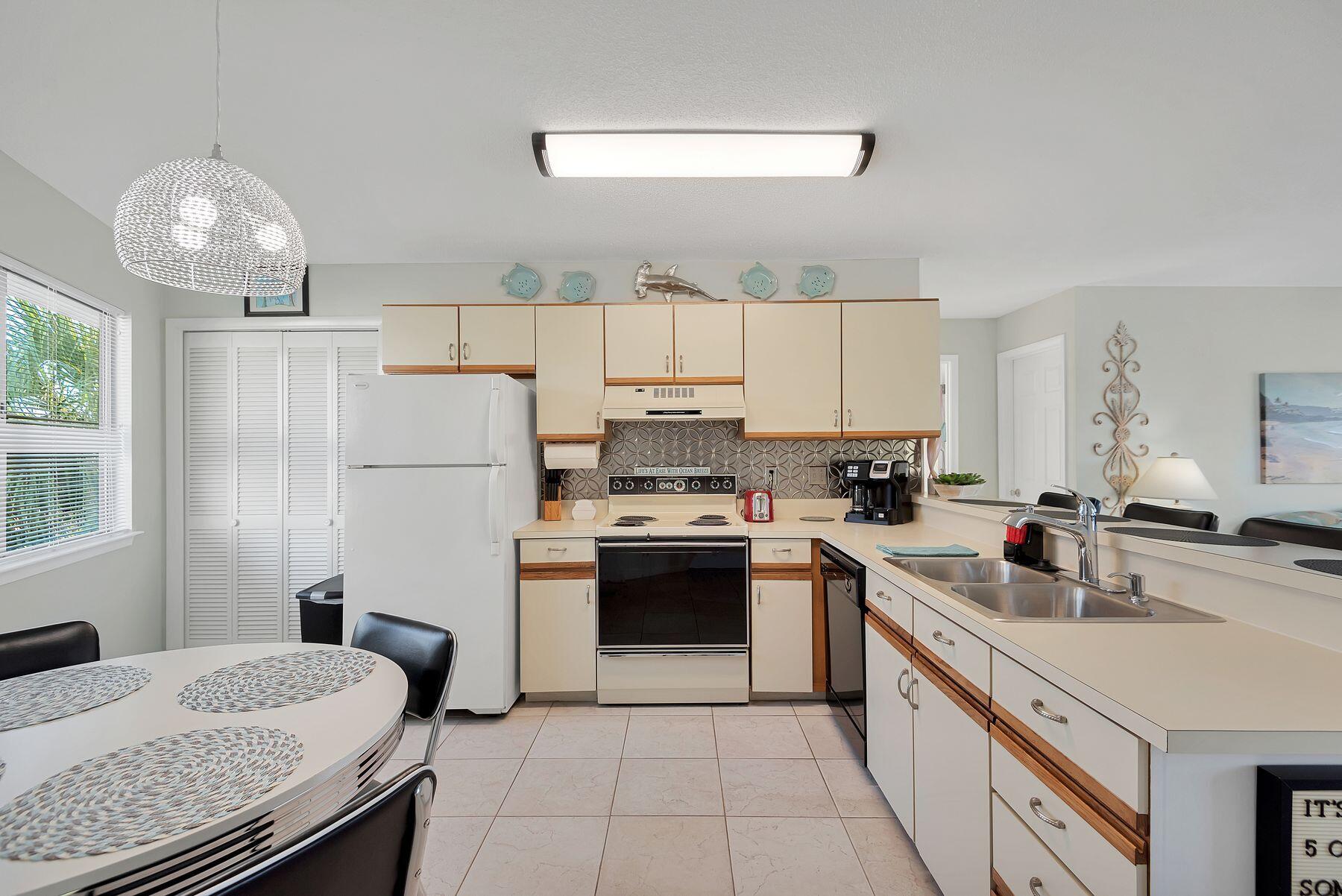 CRYSTAL VILLAGE CONDO PH 1 - Residential