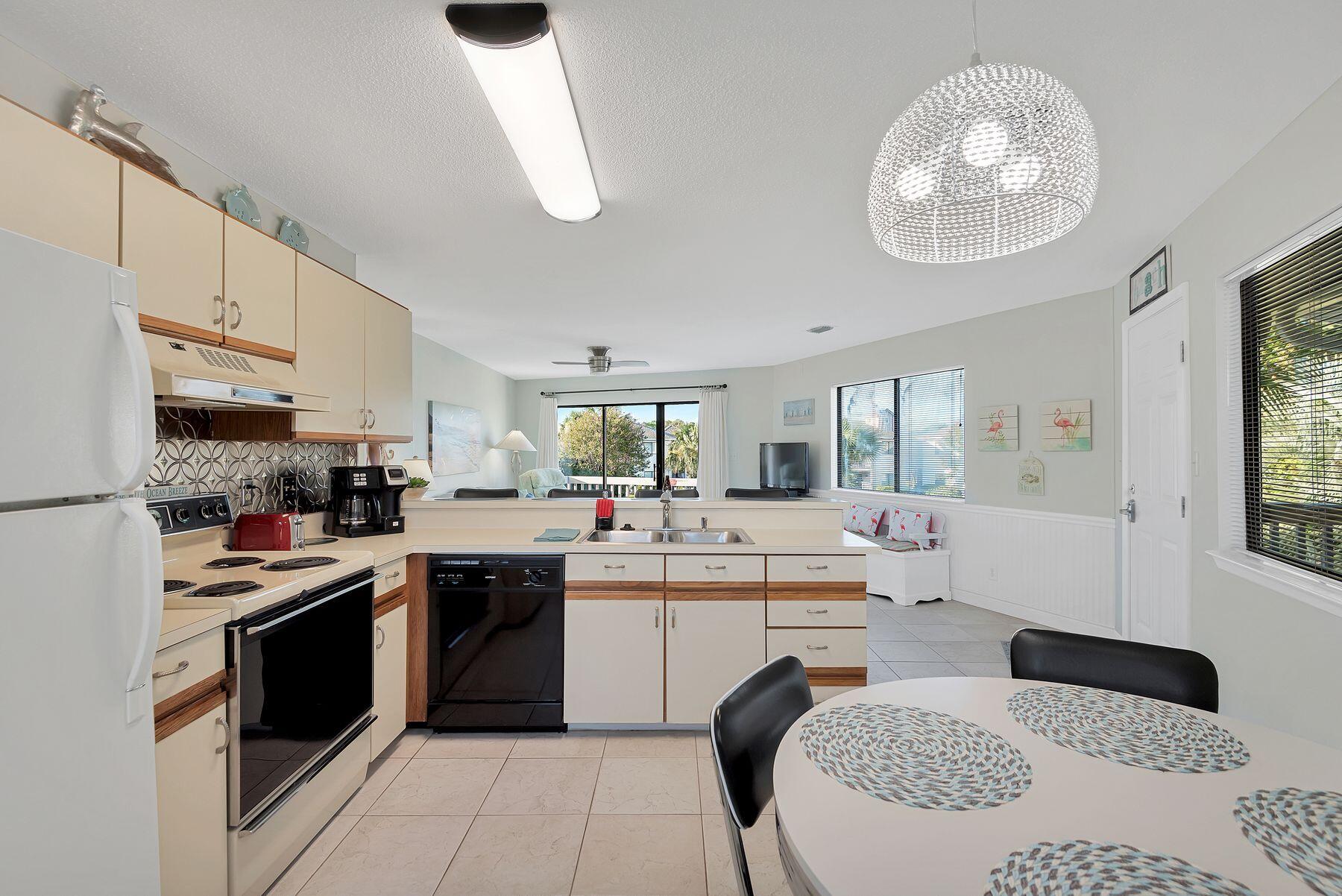 CRYSTAL VILLAGE CONDO PH 1 - Residential