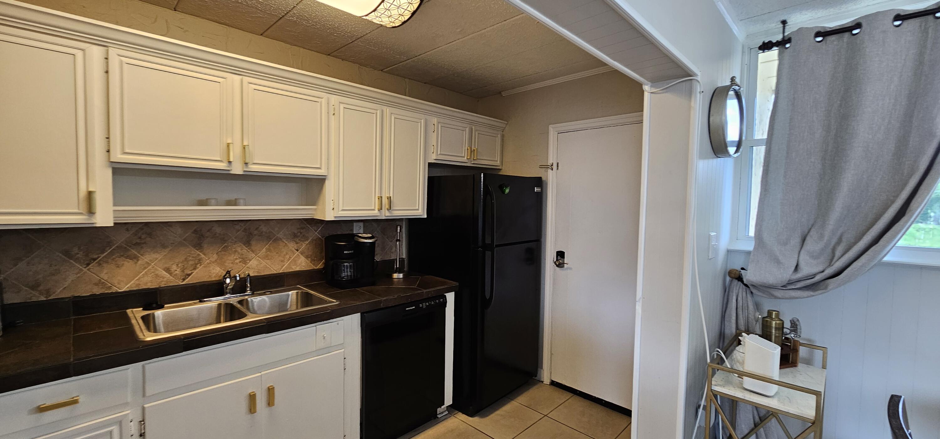 MISTY BREEZE - Residential Lease