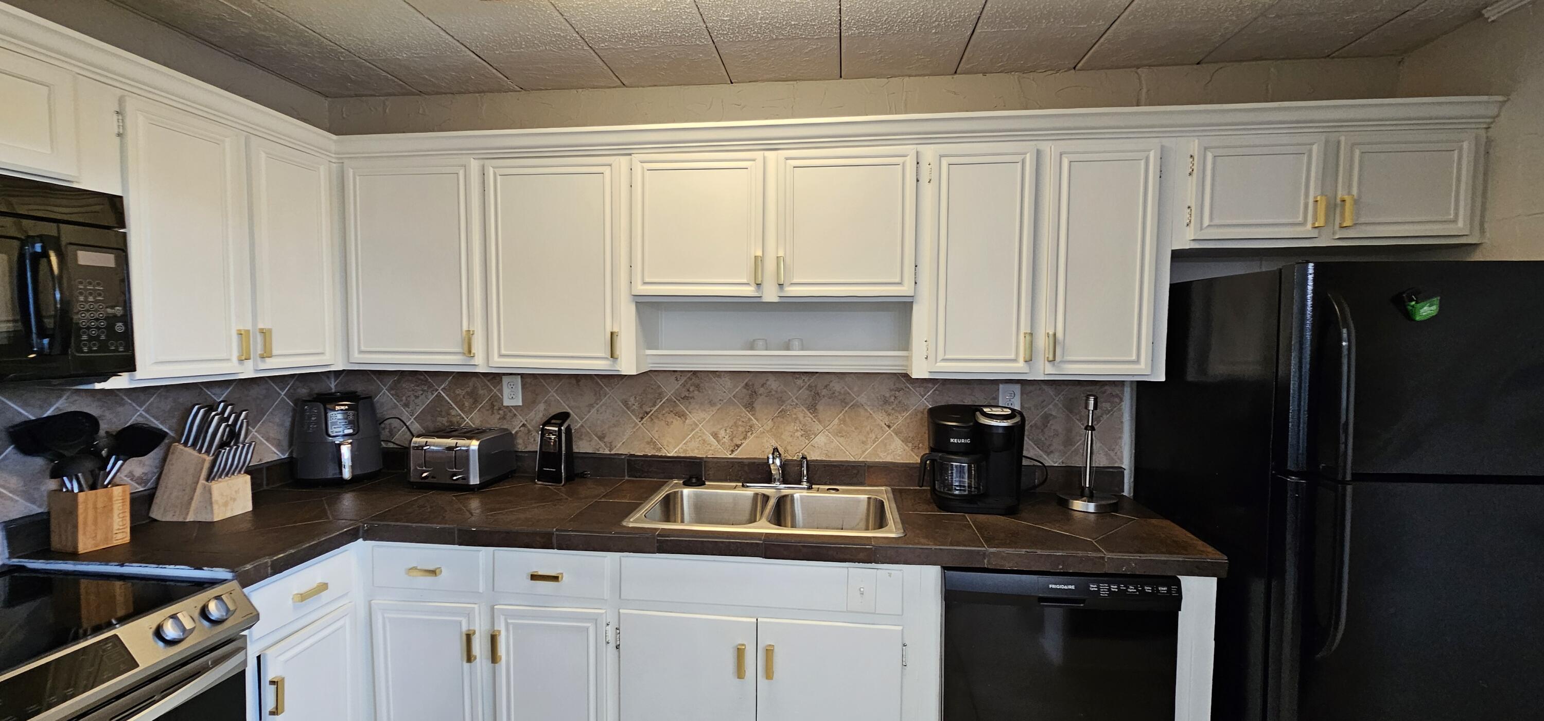 MISTY BREEZE - Residential Lease