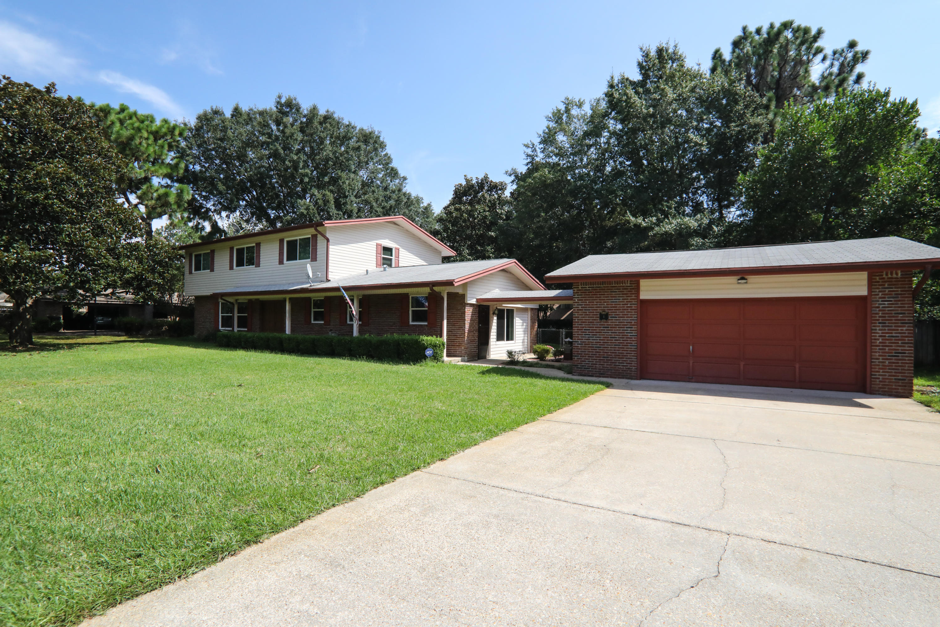 BAYOU POQUITO - Residential
