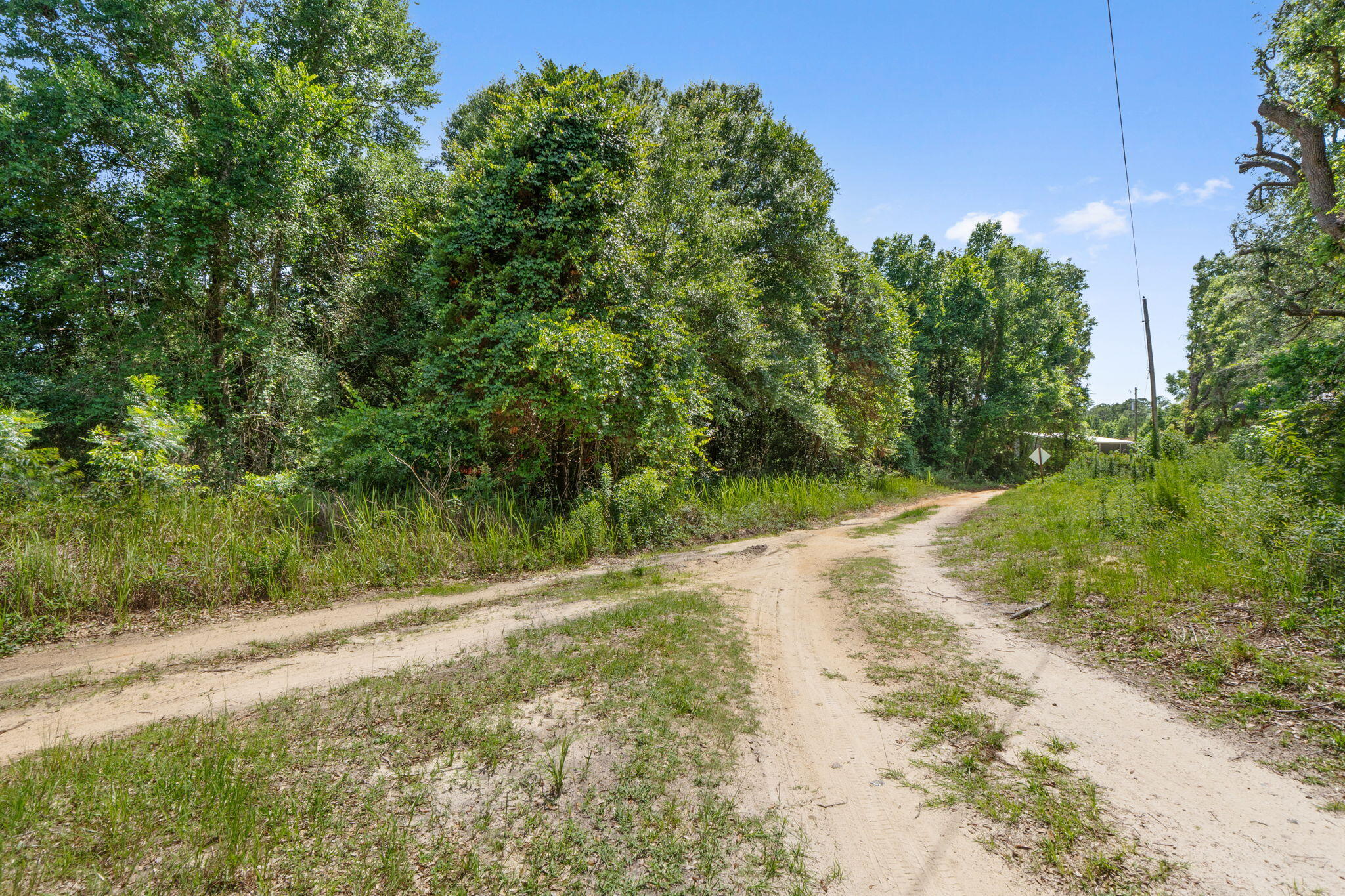 NO RECORDED SUBDIVISION - Land
