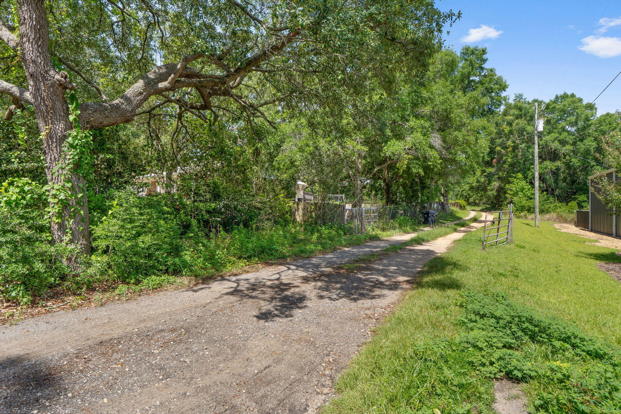 NO RECORDED SUBDIVISION - Land
