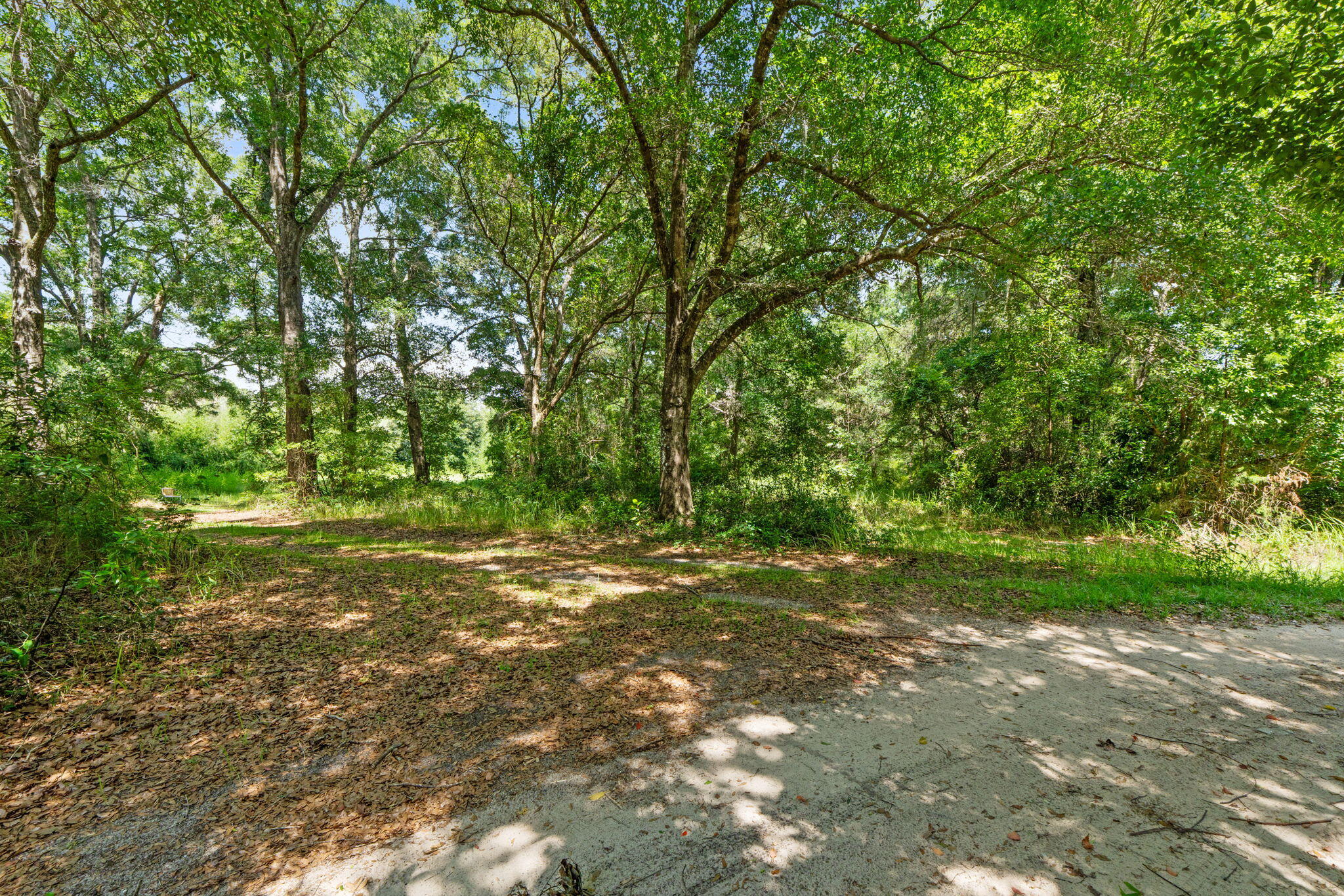 NO RECORDED SUBDIVISION - Land