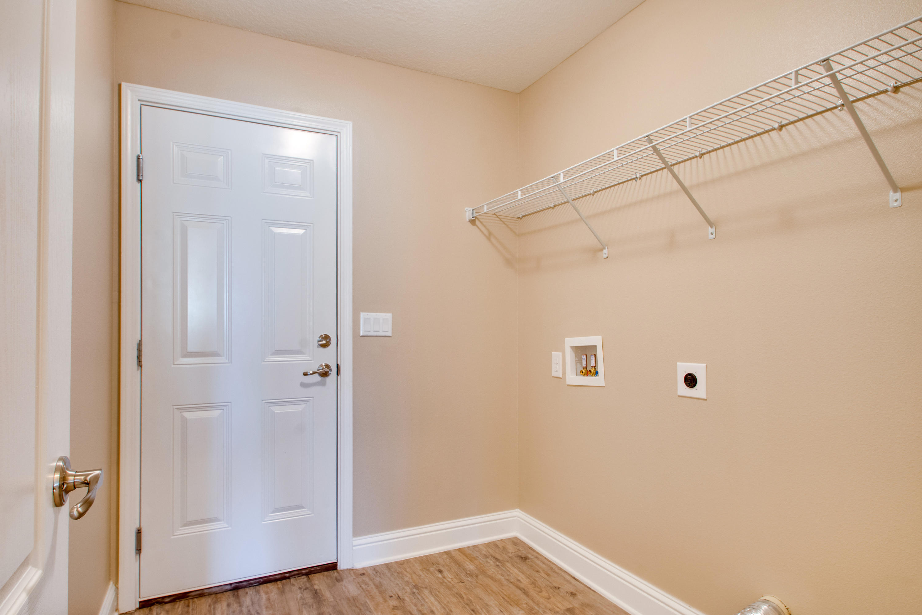 BROOKE ESTATES PH III - Residential Lease