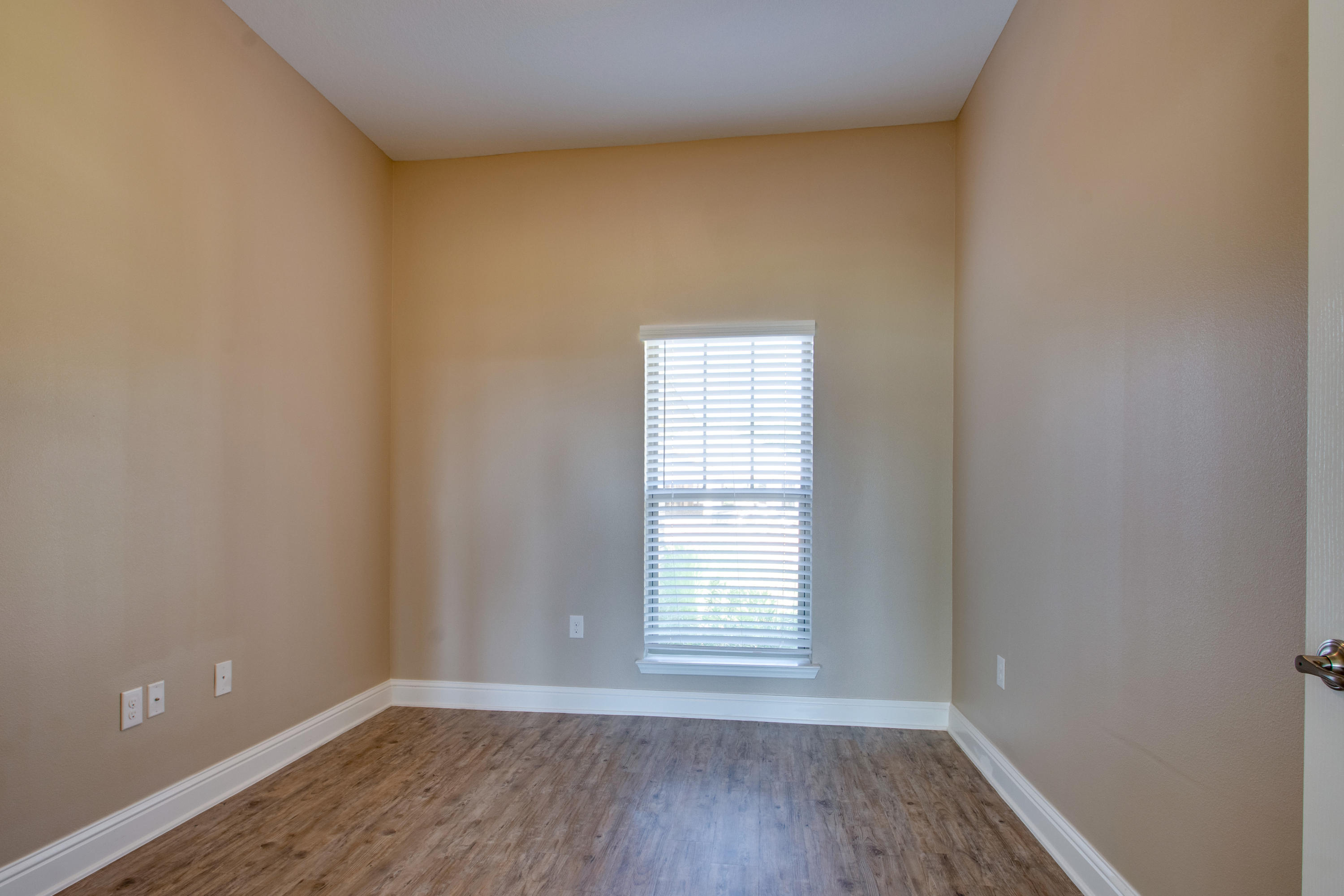 BROOKE ESTATES PH III - Residential Lease