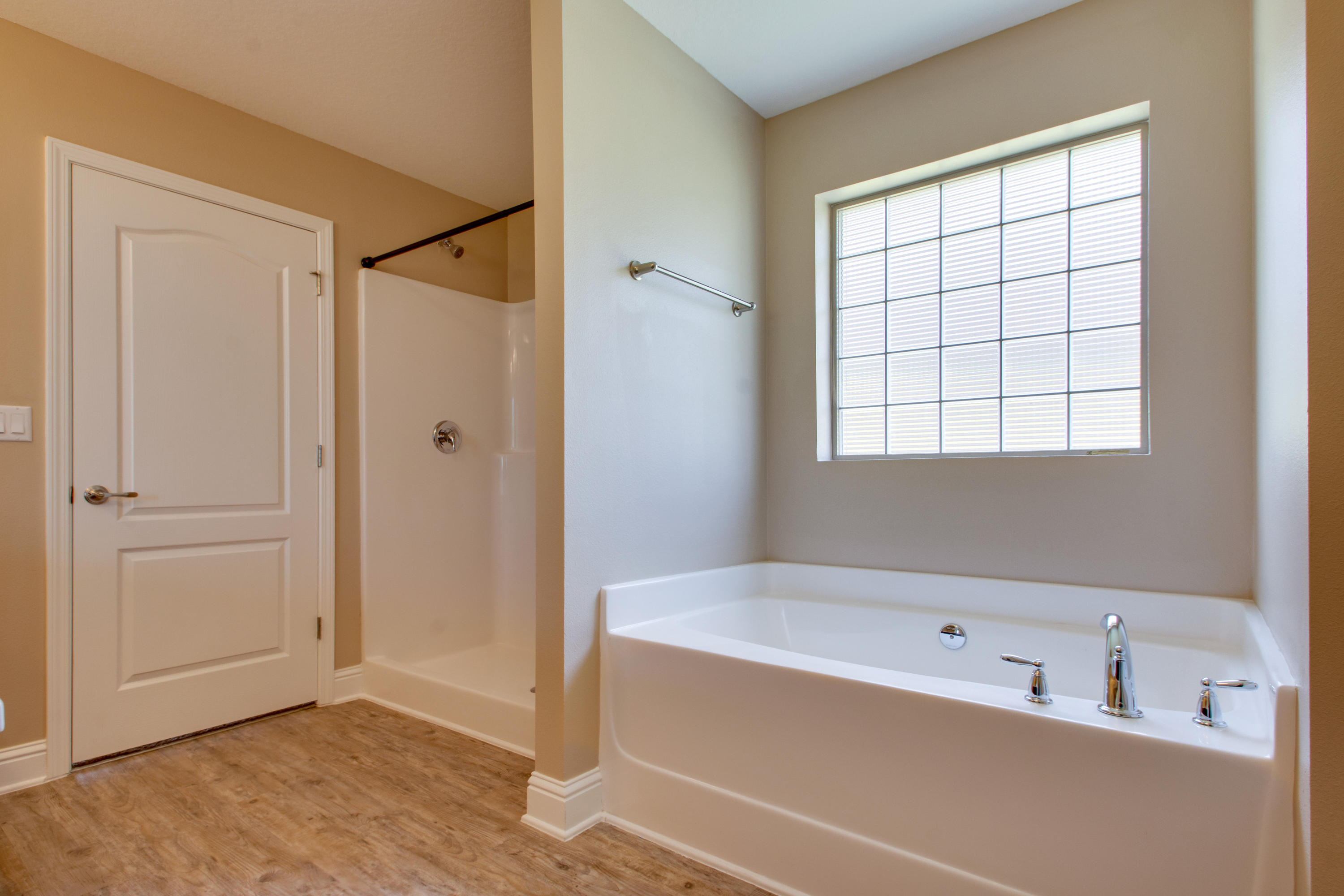 BROOKE ESTATES PH III - Residential Lease