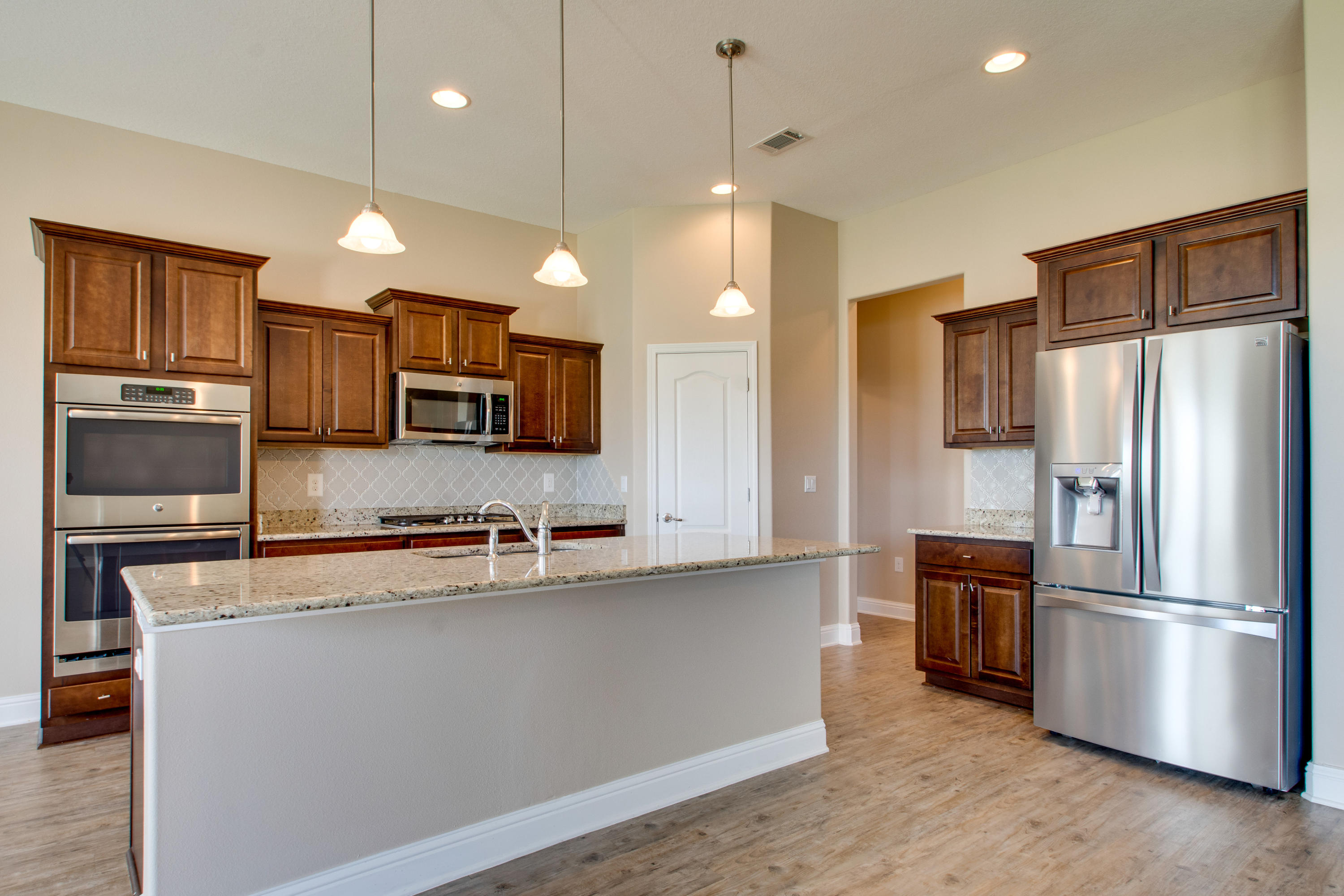 BROOKE ESTATES PH III - Residential Lease