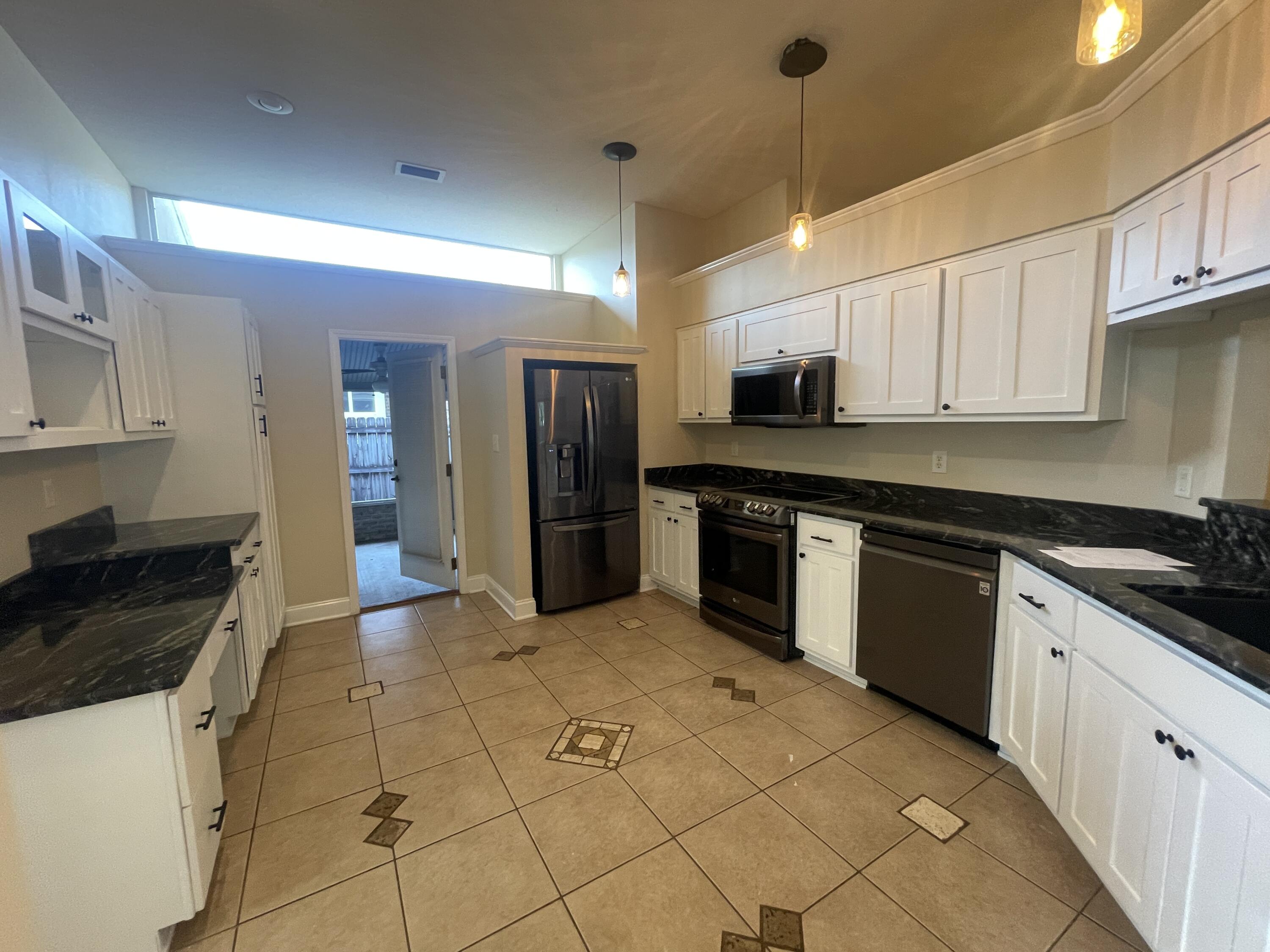 SHALIMAR OAKS - Residential Lease