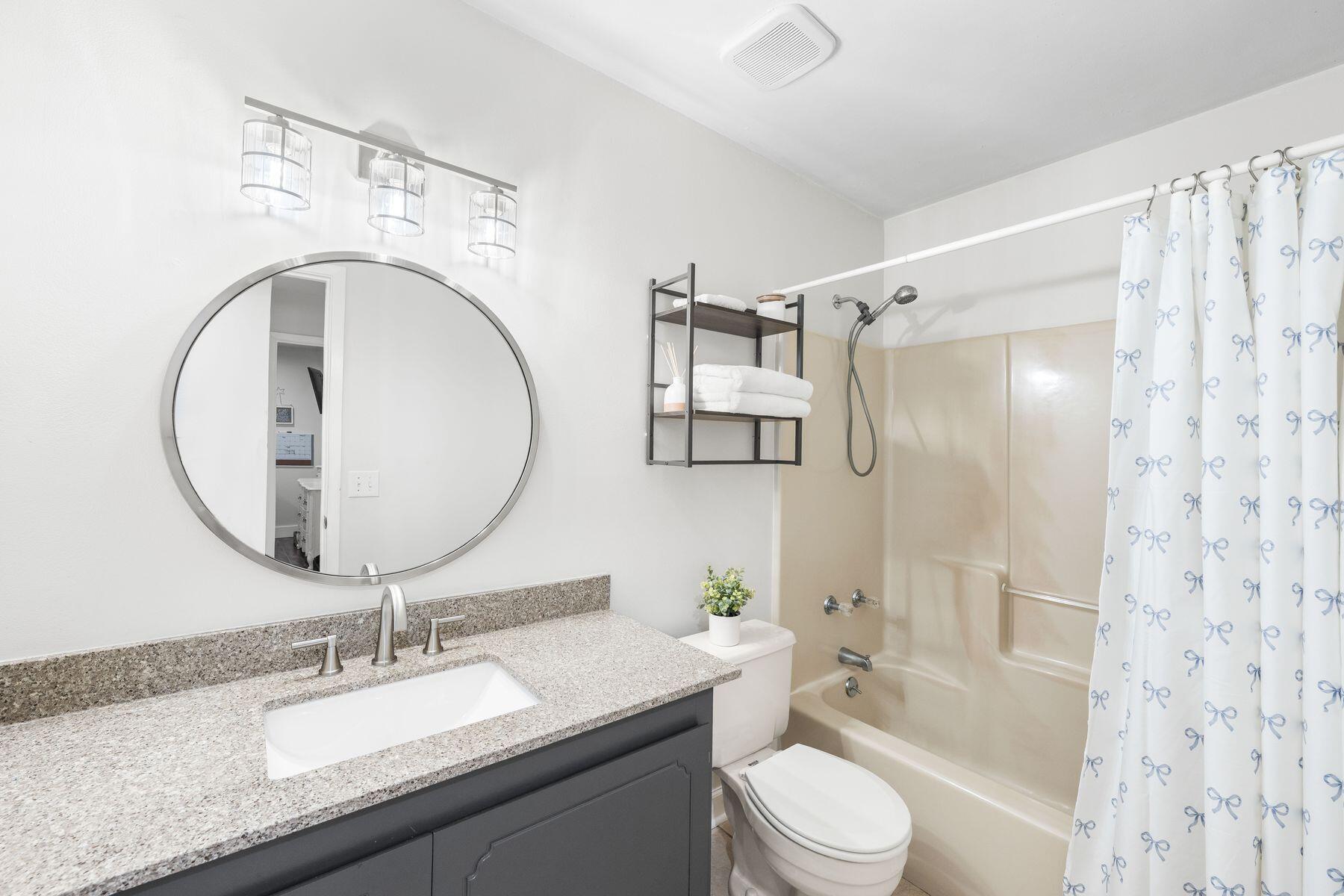 WHISPERING OAKS - Residential