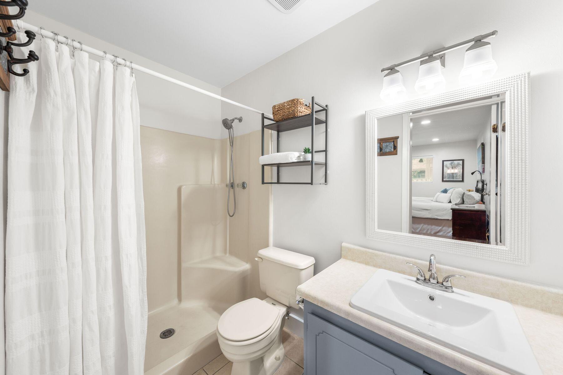 WHISPERING OAKS - Residential