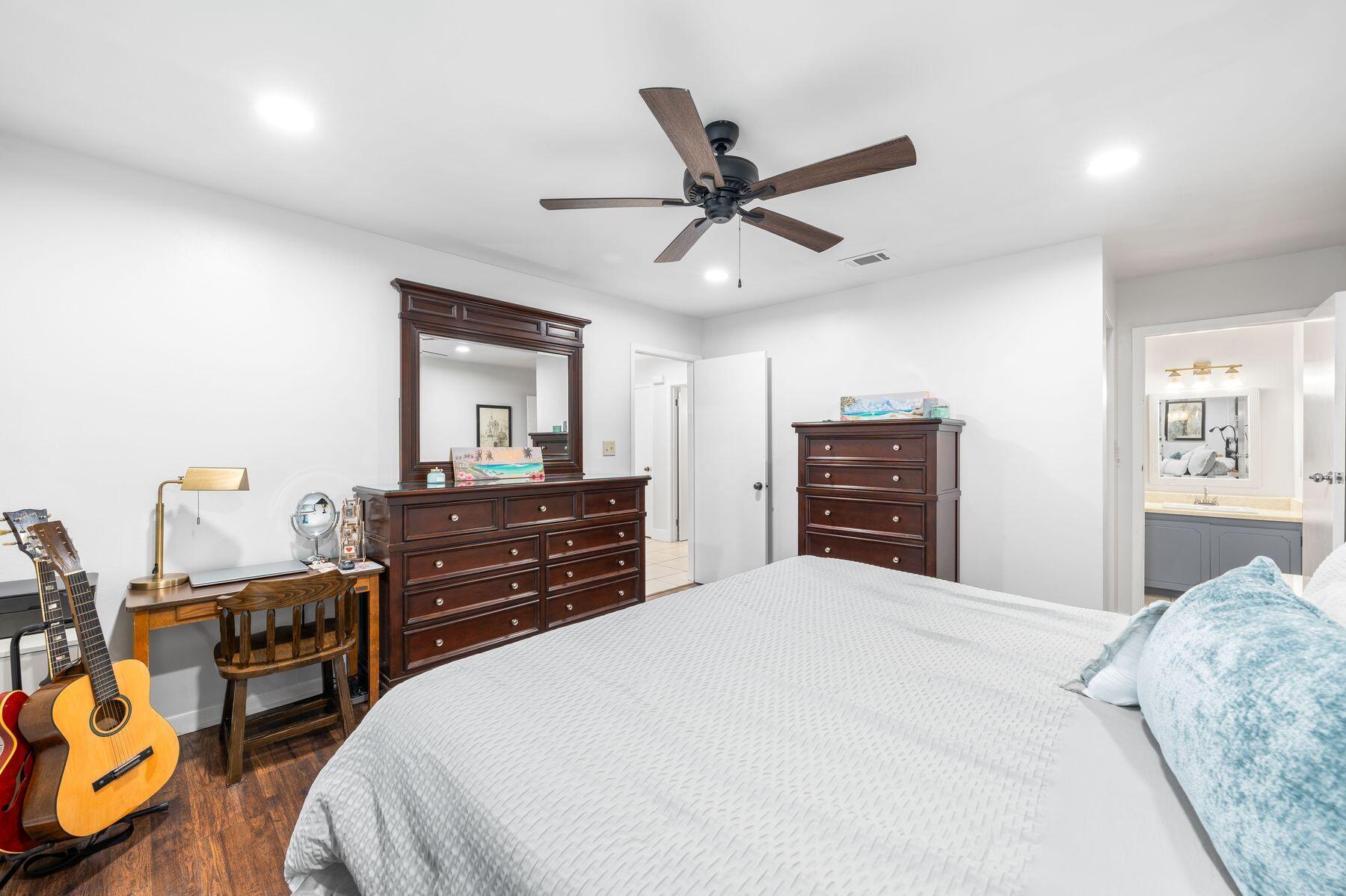 WHISPERING OAKS - Residential