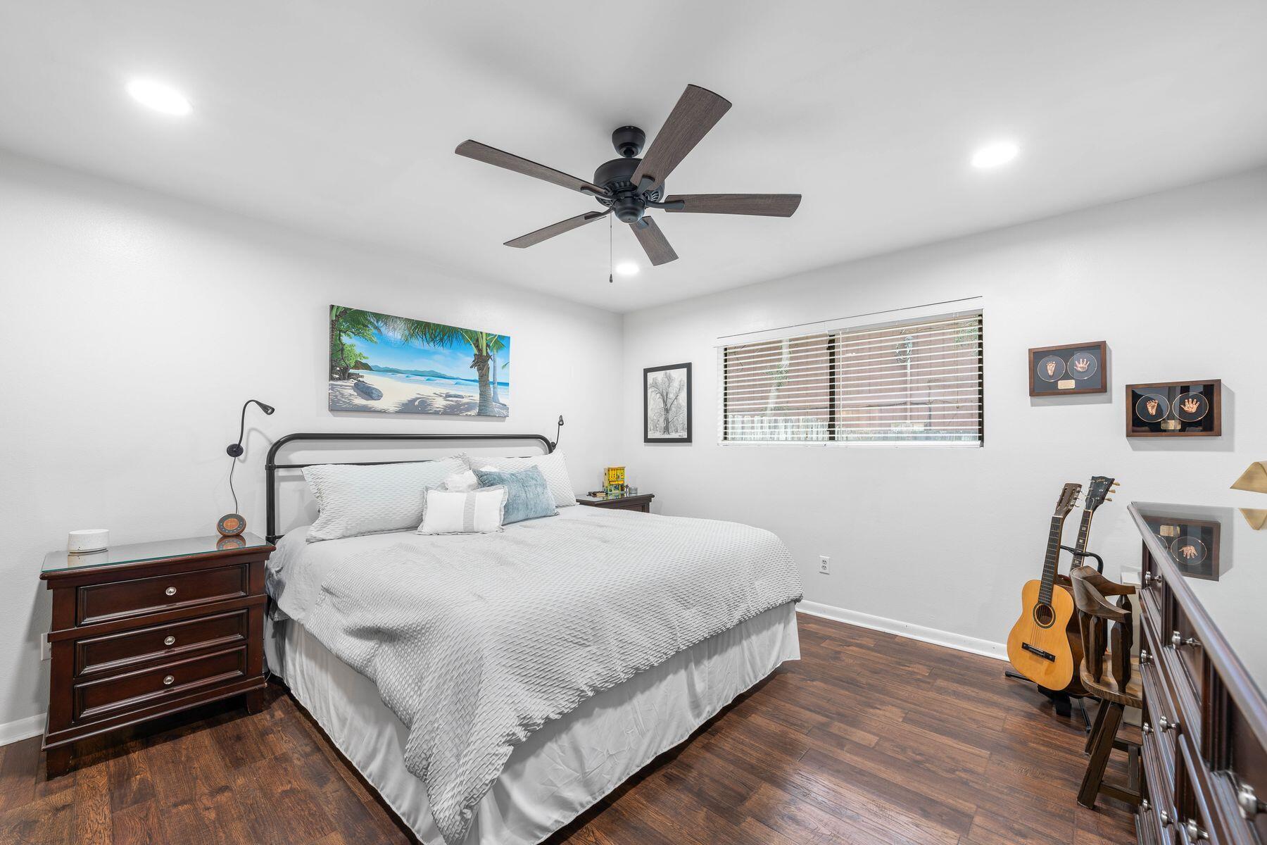 WHISPERING OAKS - Residential