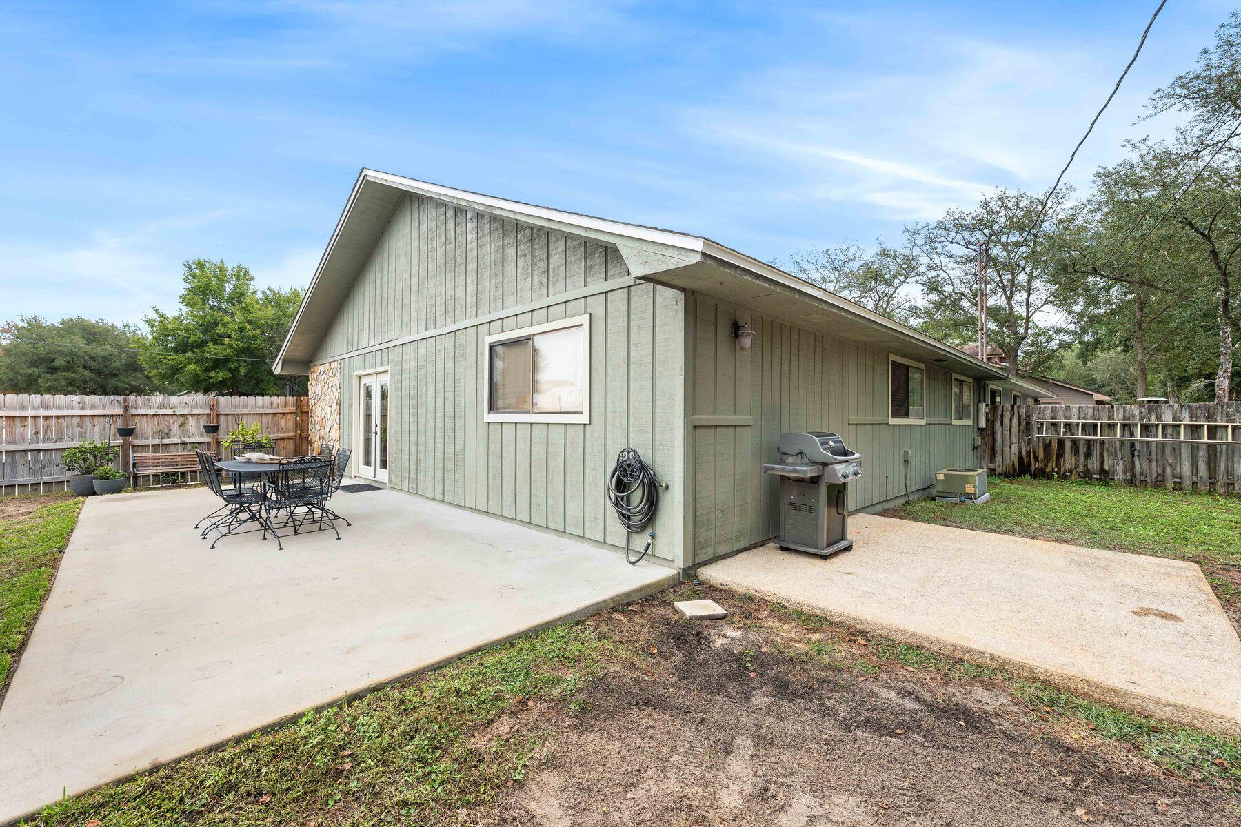 WHISPERING OAKS - Residential