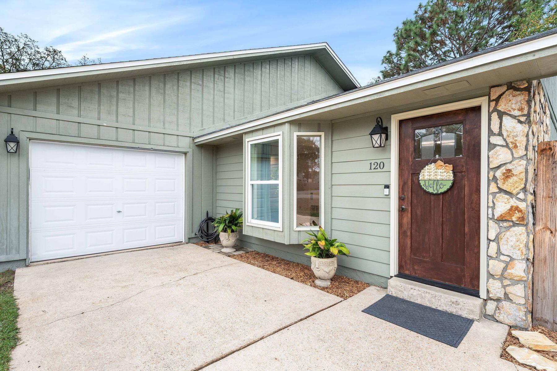 WHISPERING OAKS - Residential