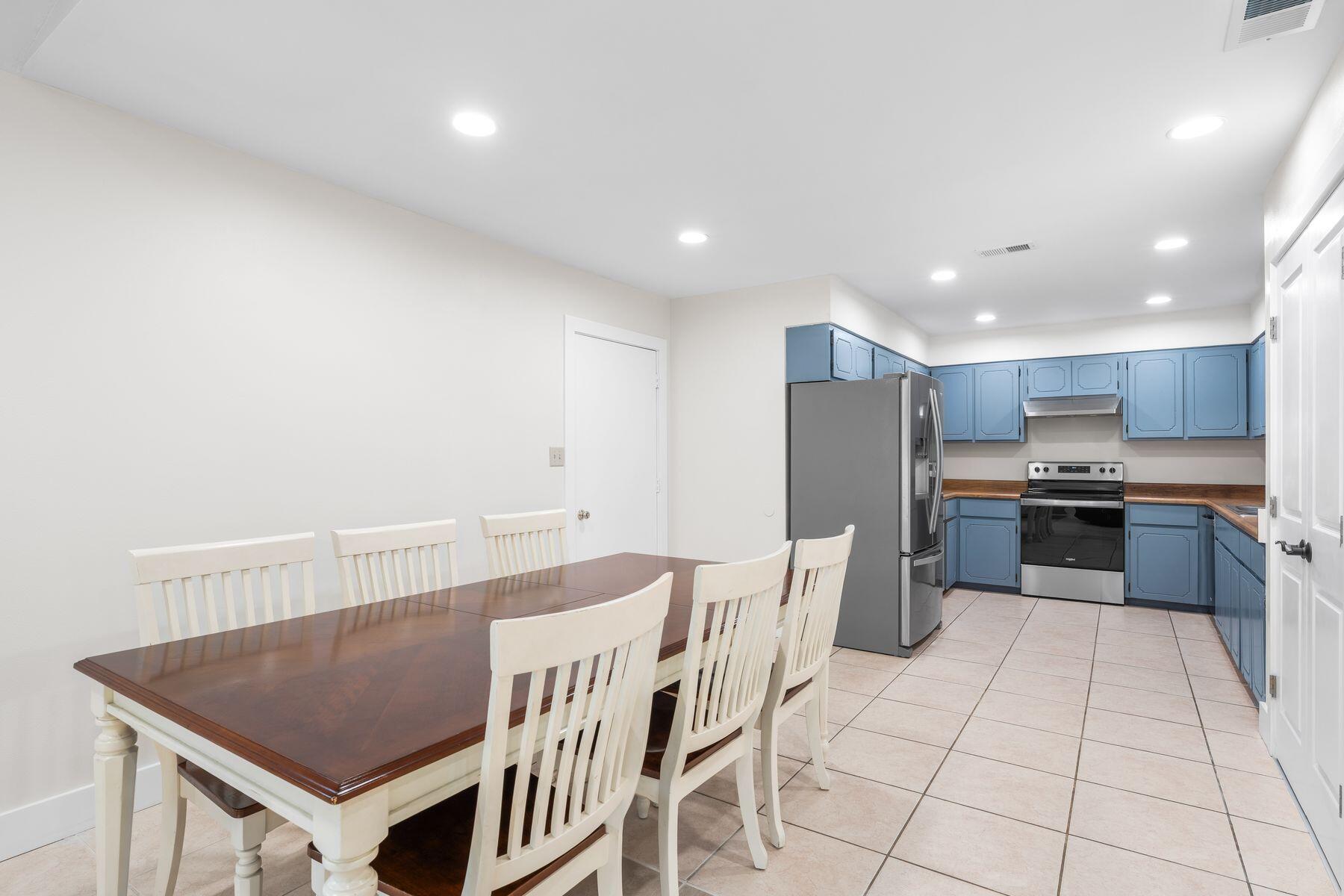 WHISPERING OAKS - Residential