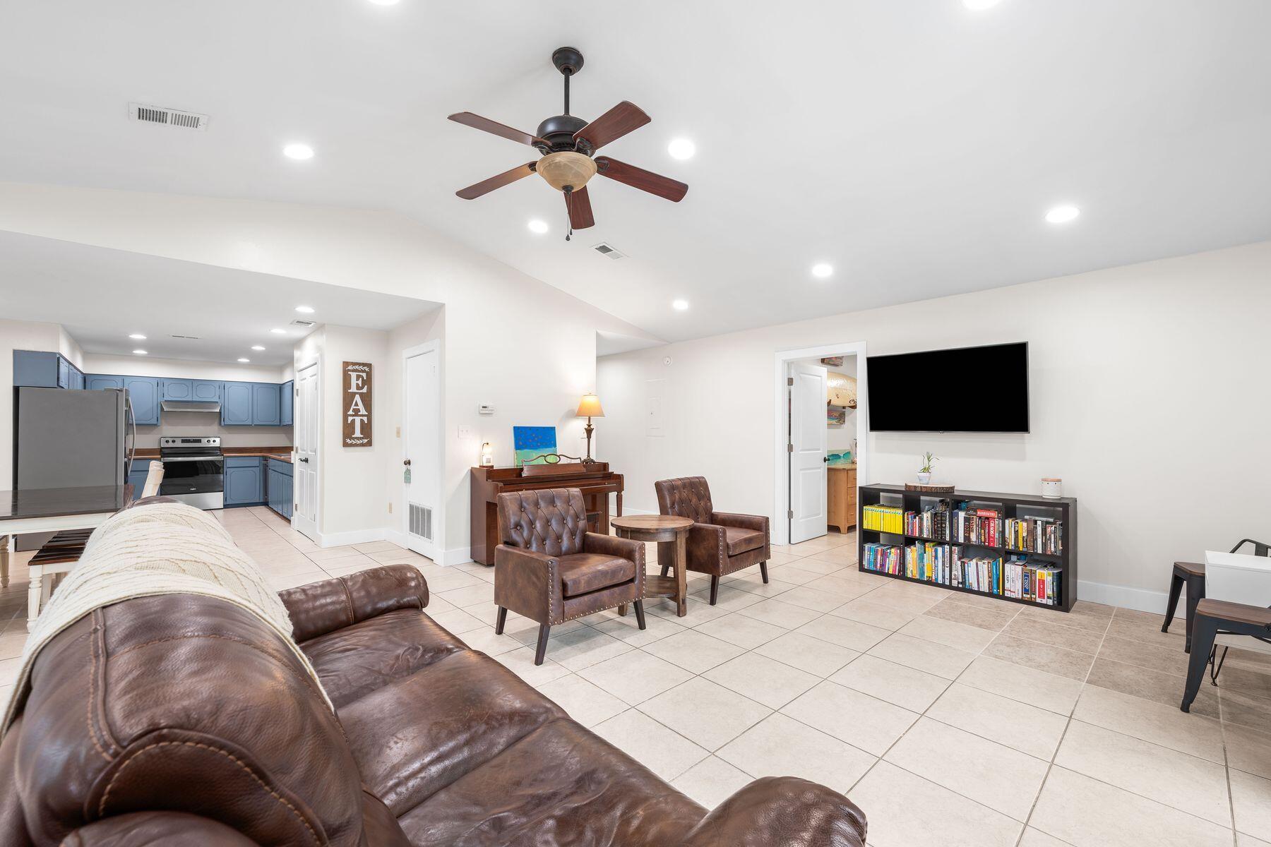 WHISPERING OAKS - Residential