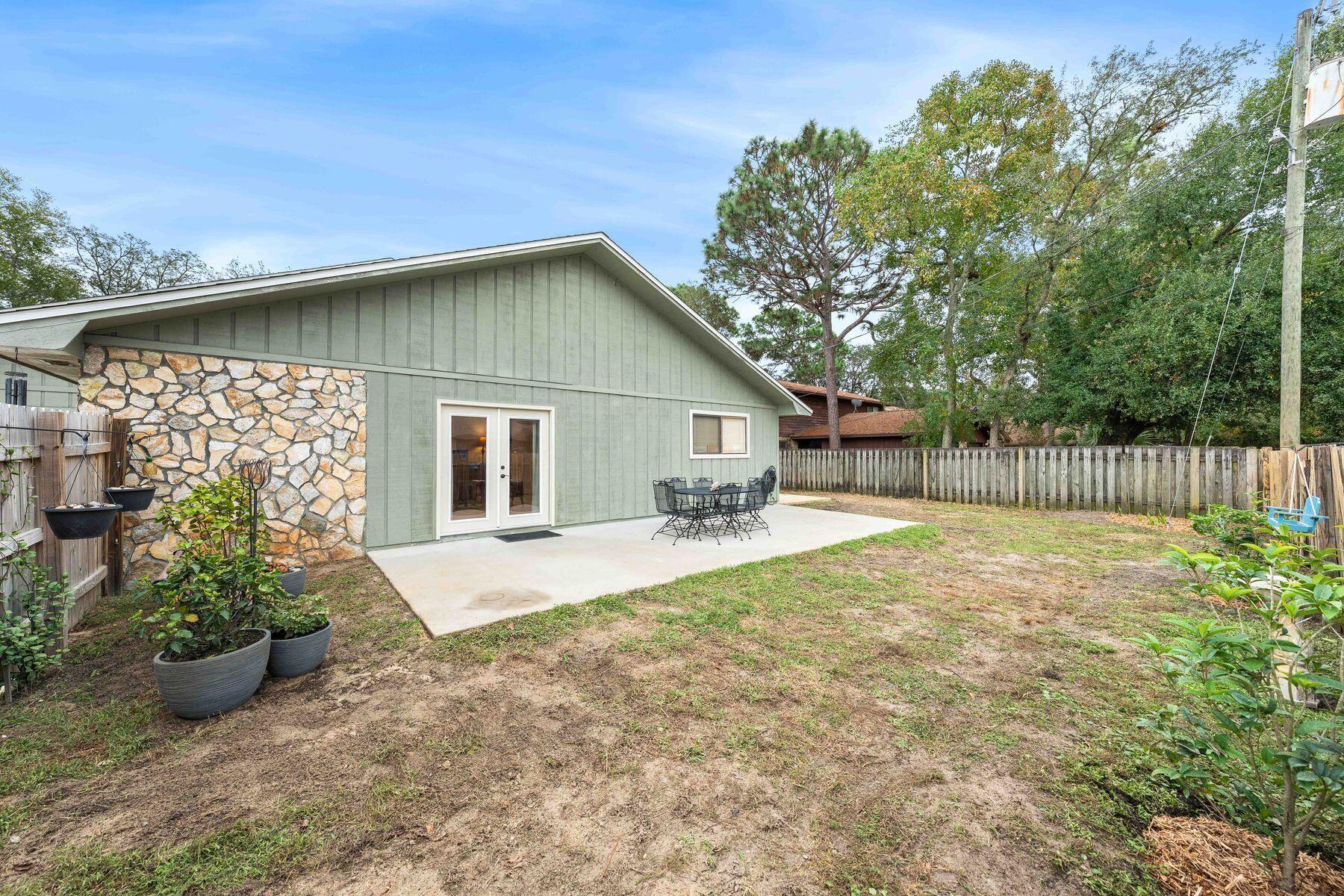 WHISPERING OAKS - Residential