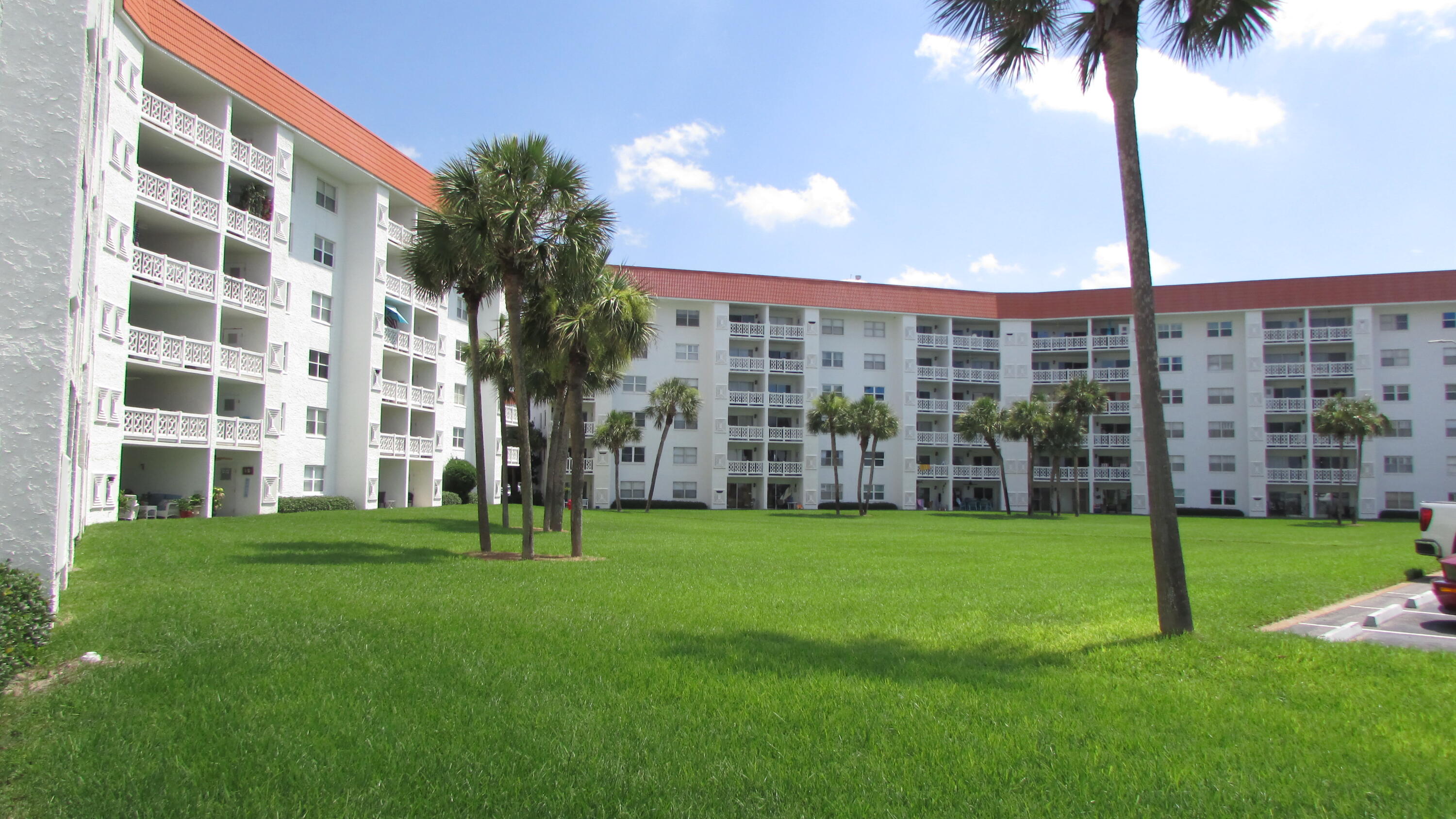 EL MATADOR CONDO - Residential