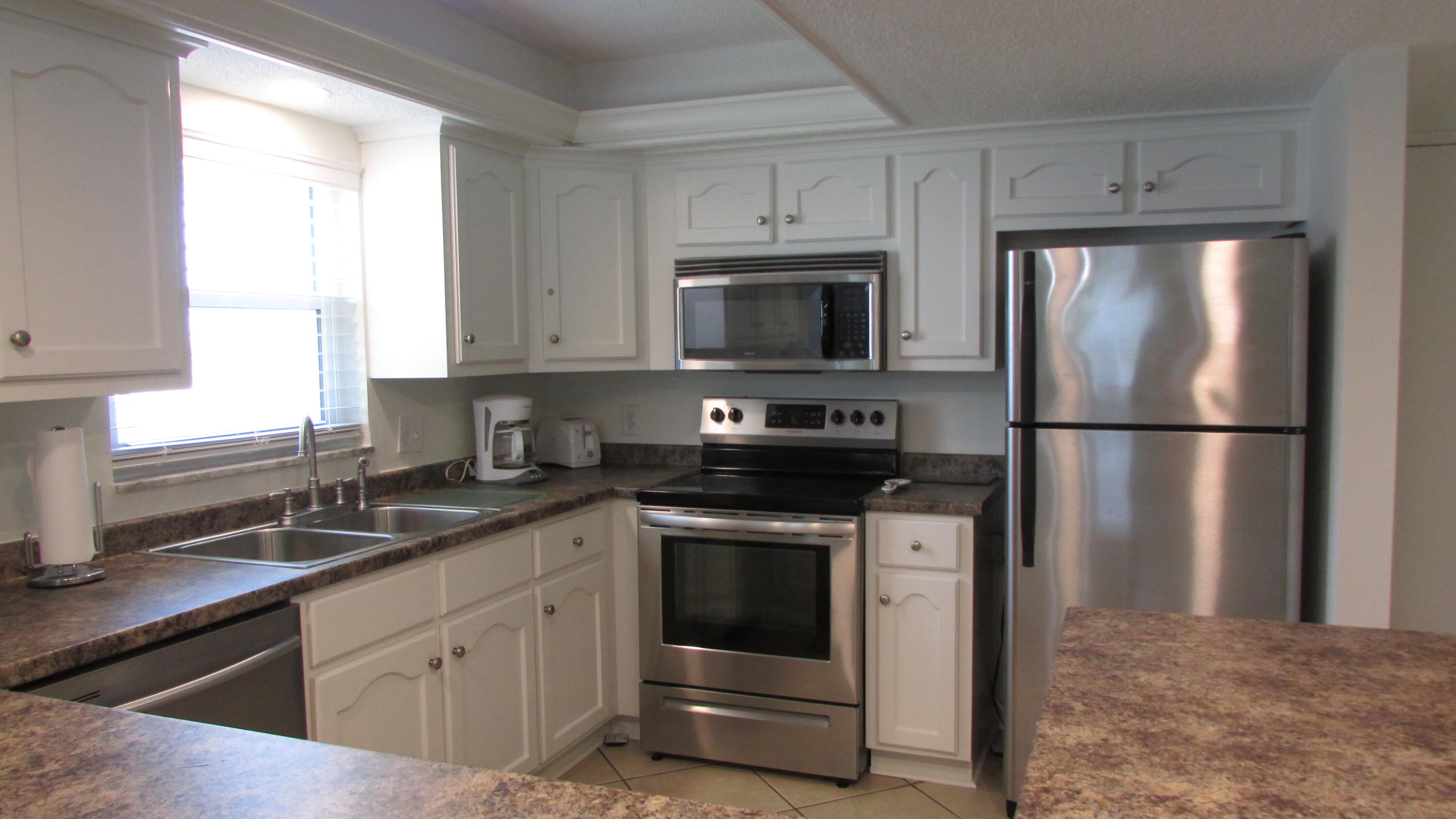 EL MATADOR CONDO - Residential