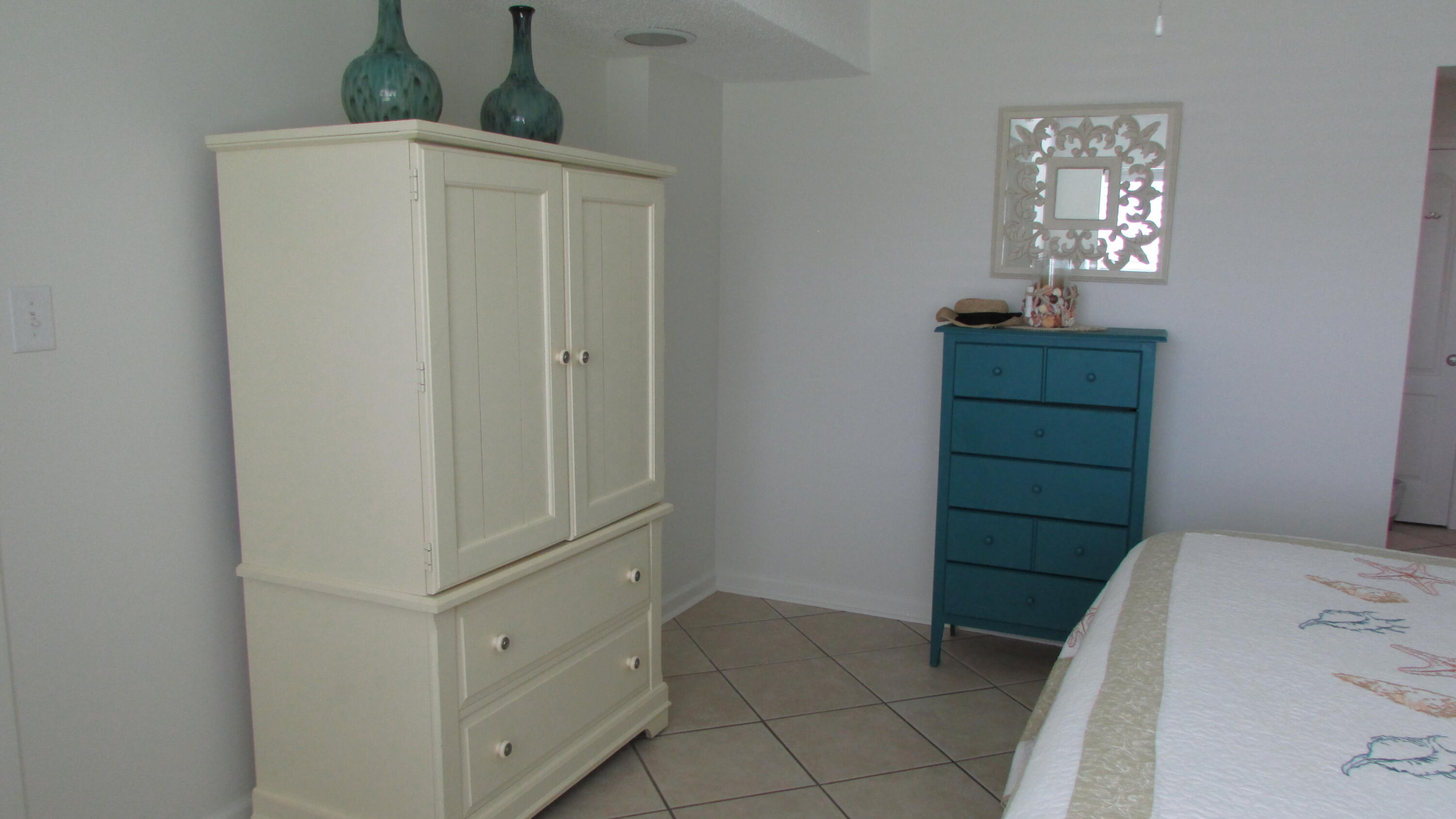 EL MATADOR CONDO - Residential