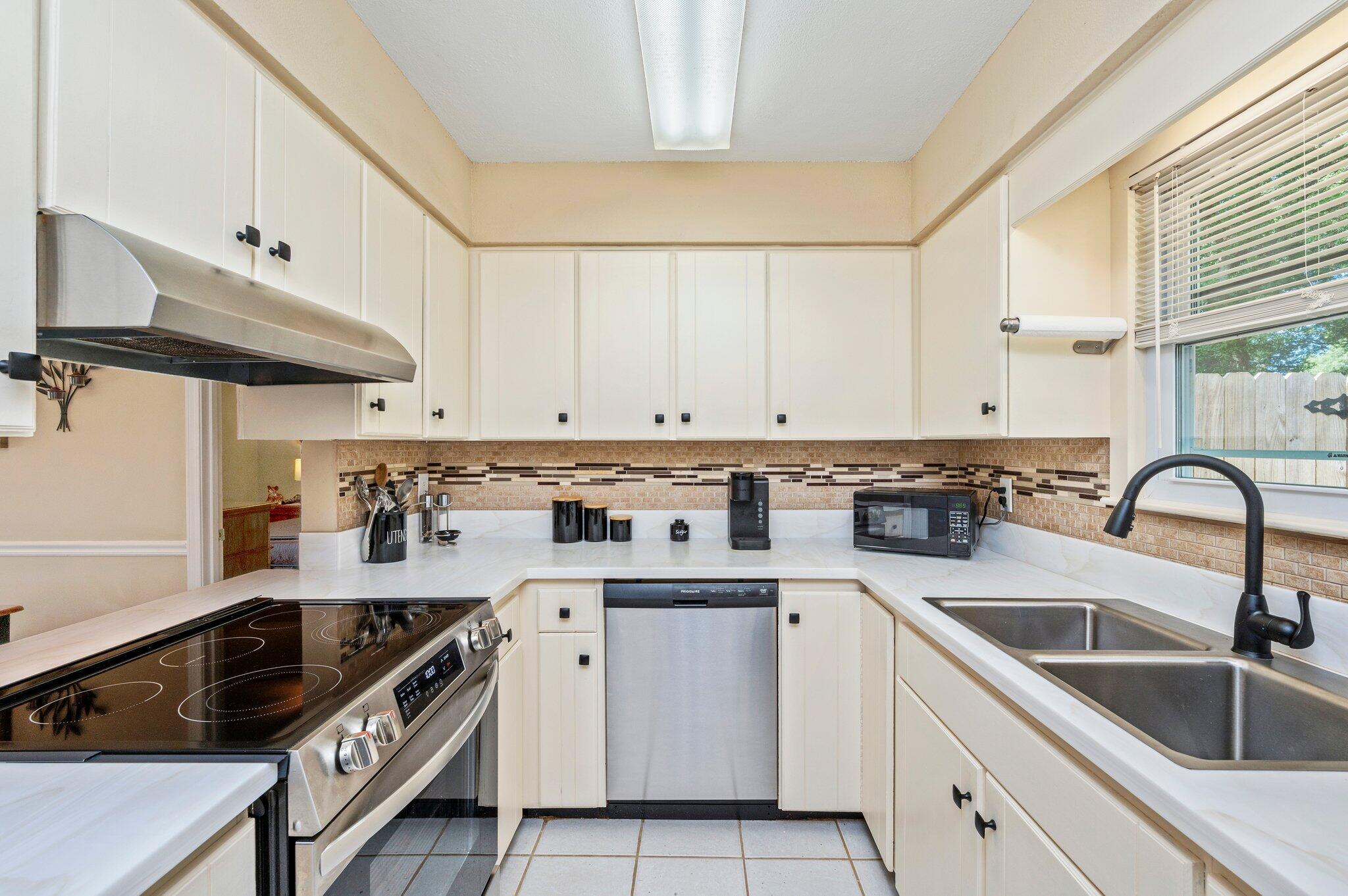 COUNTRY OAKS ESTATES PH 1 - Residential