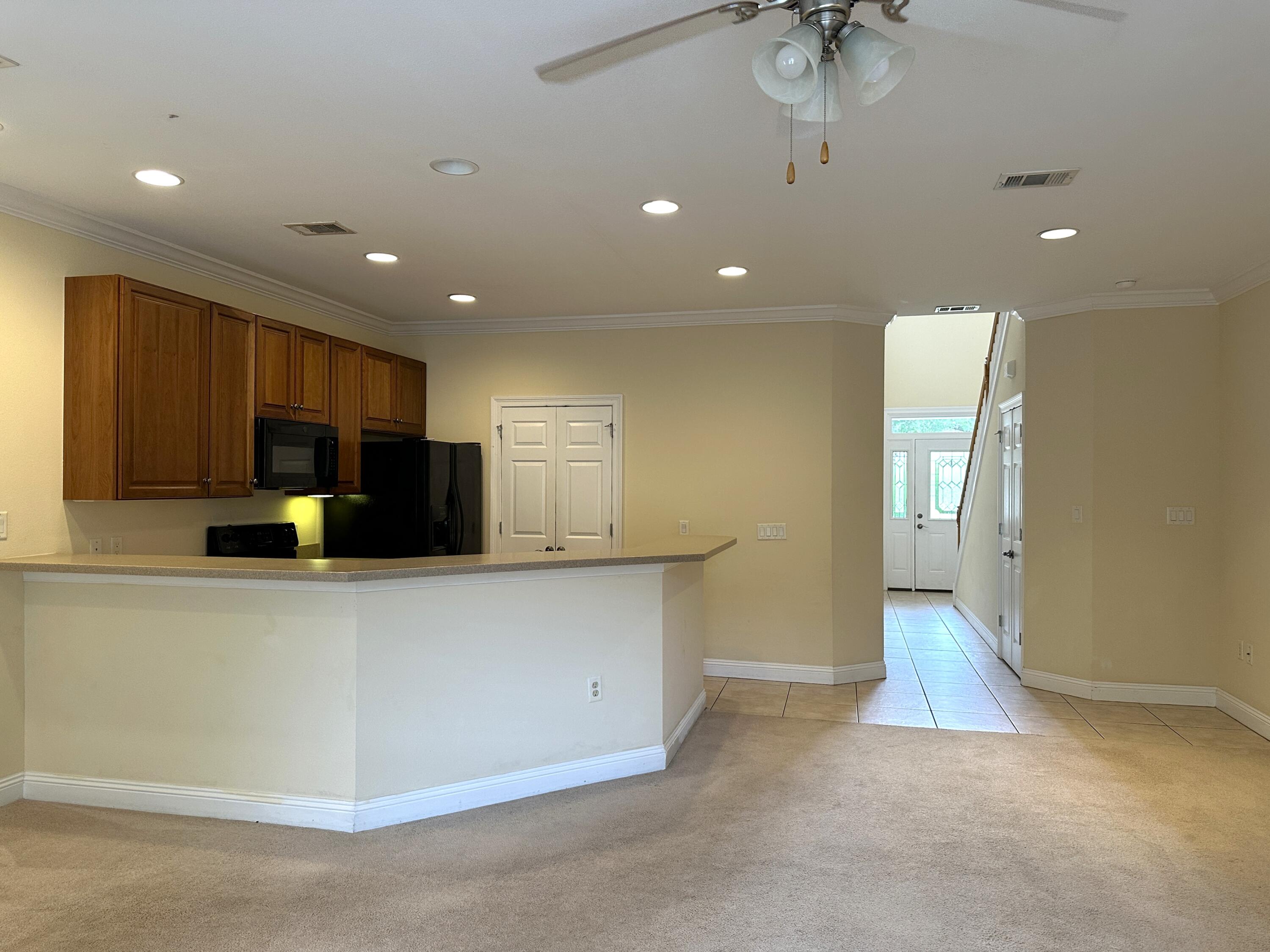 WALTON OAKS TOWNHOMES - Residential Lease