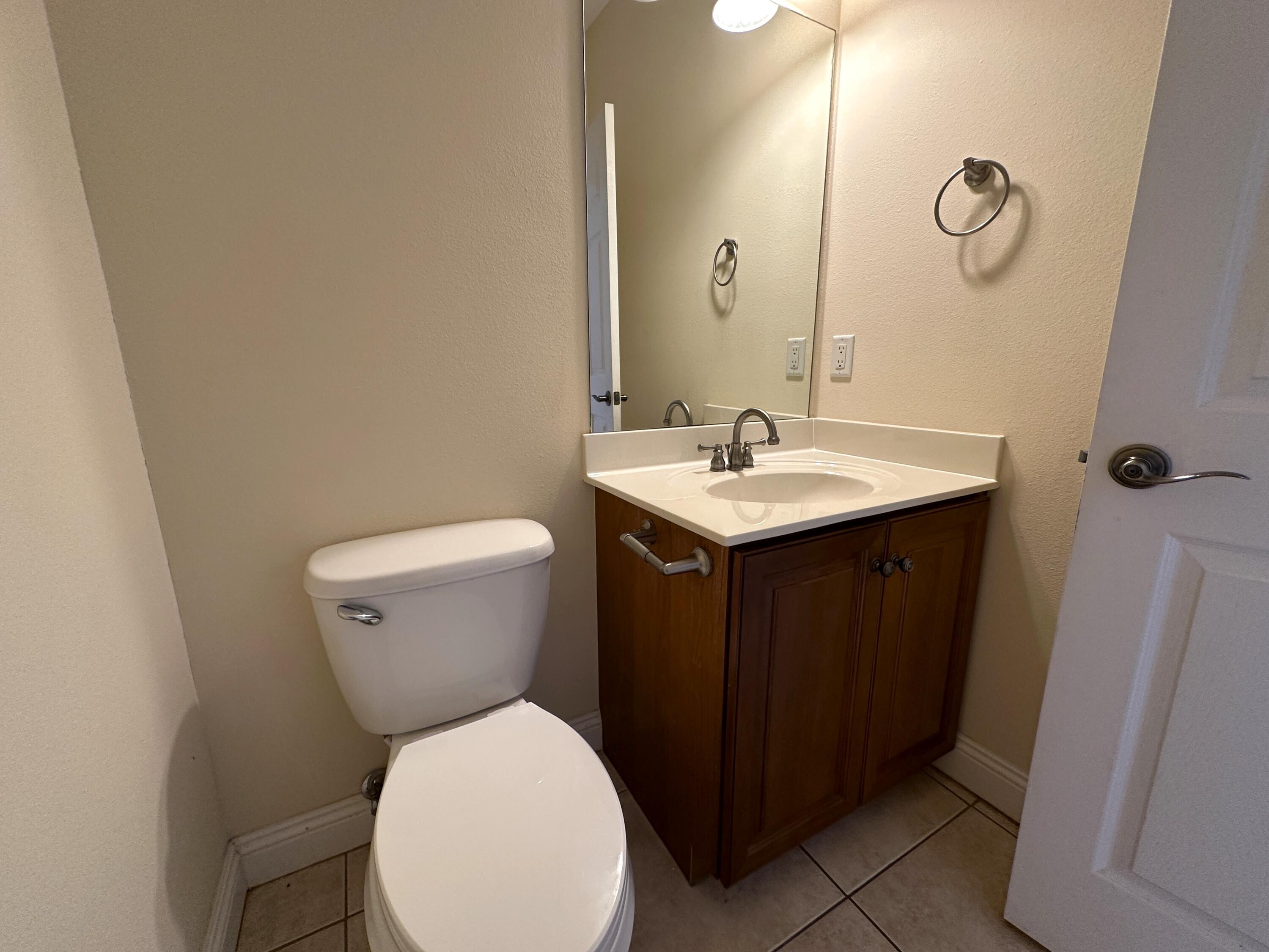 WALTON OAKS TOWNHOMES - Residential Lease