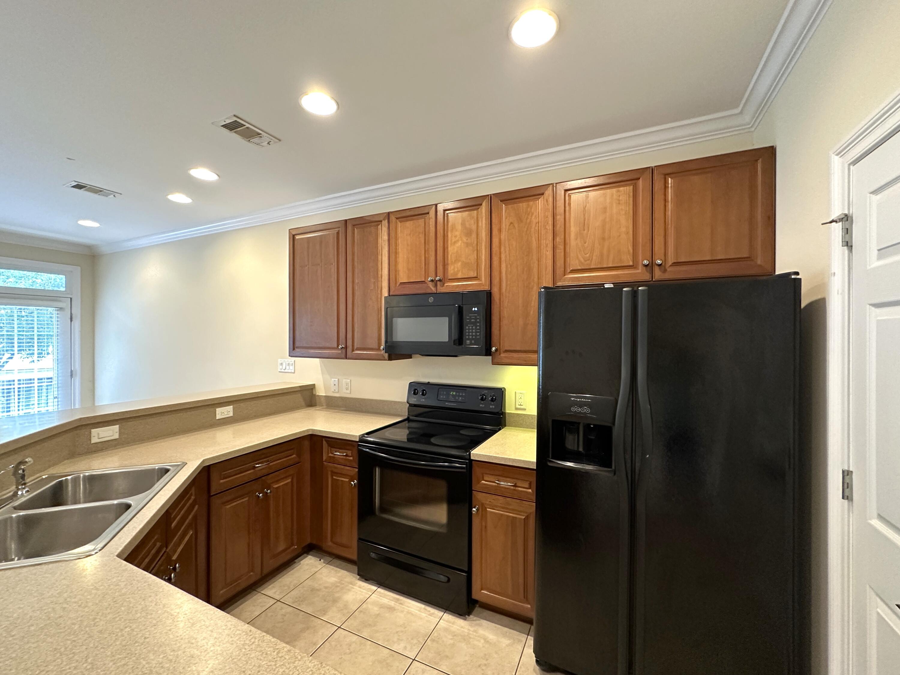 WALTON OAKS TOWNHOMES - Residential Lease