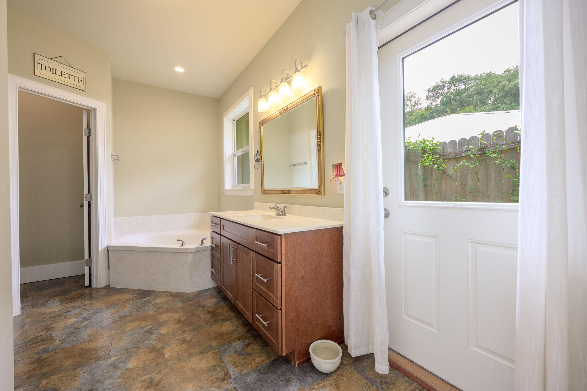DAUGHETTES AMENDED - Residential