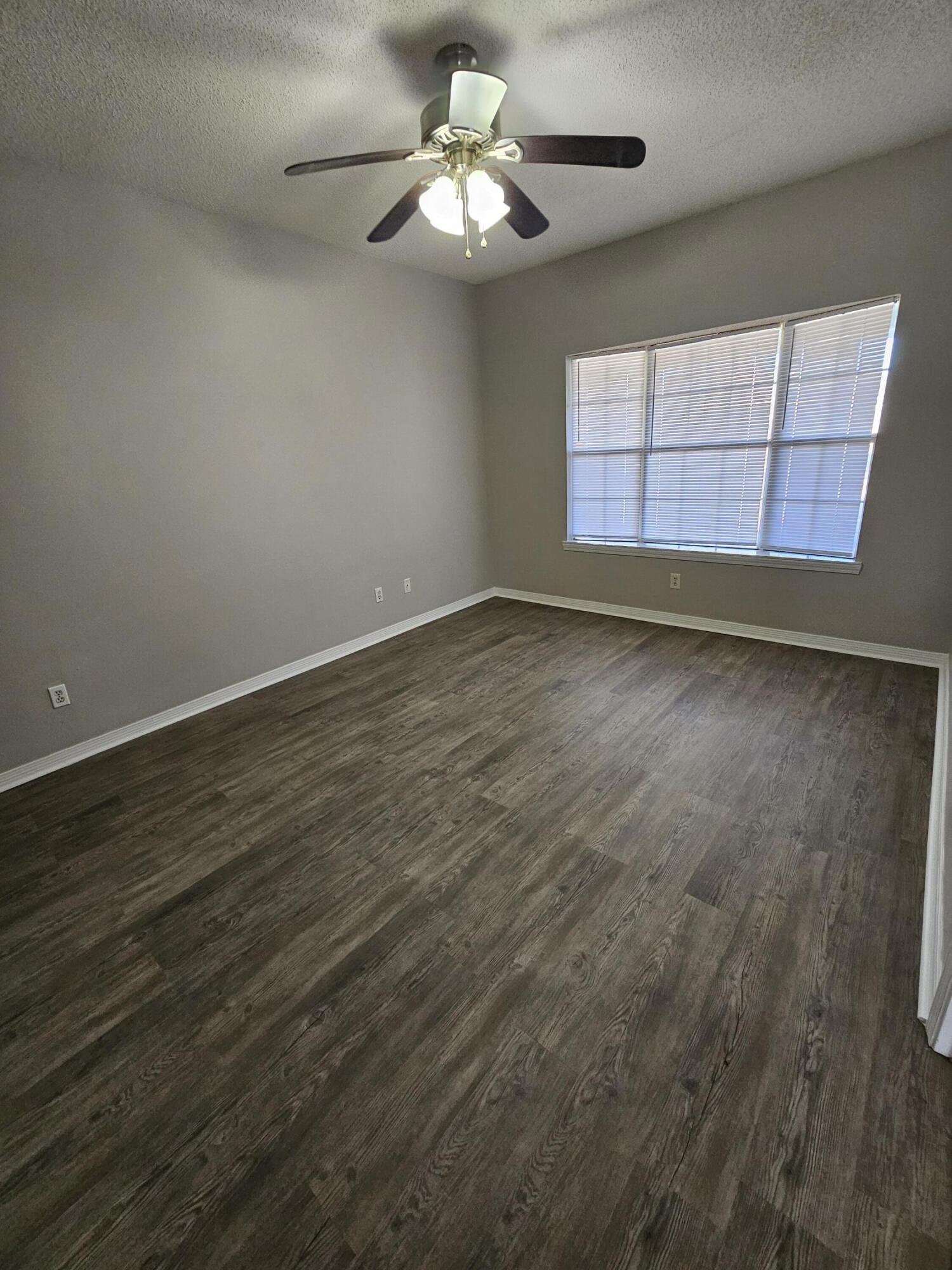 HOLLYROD PARK - Residential Lease