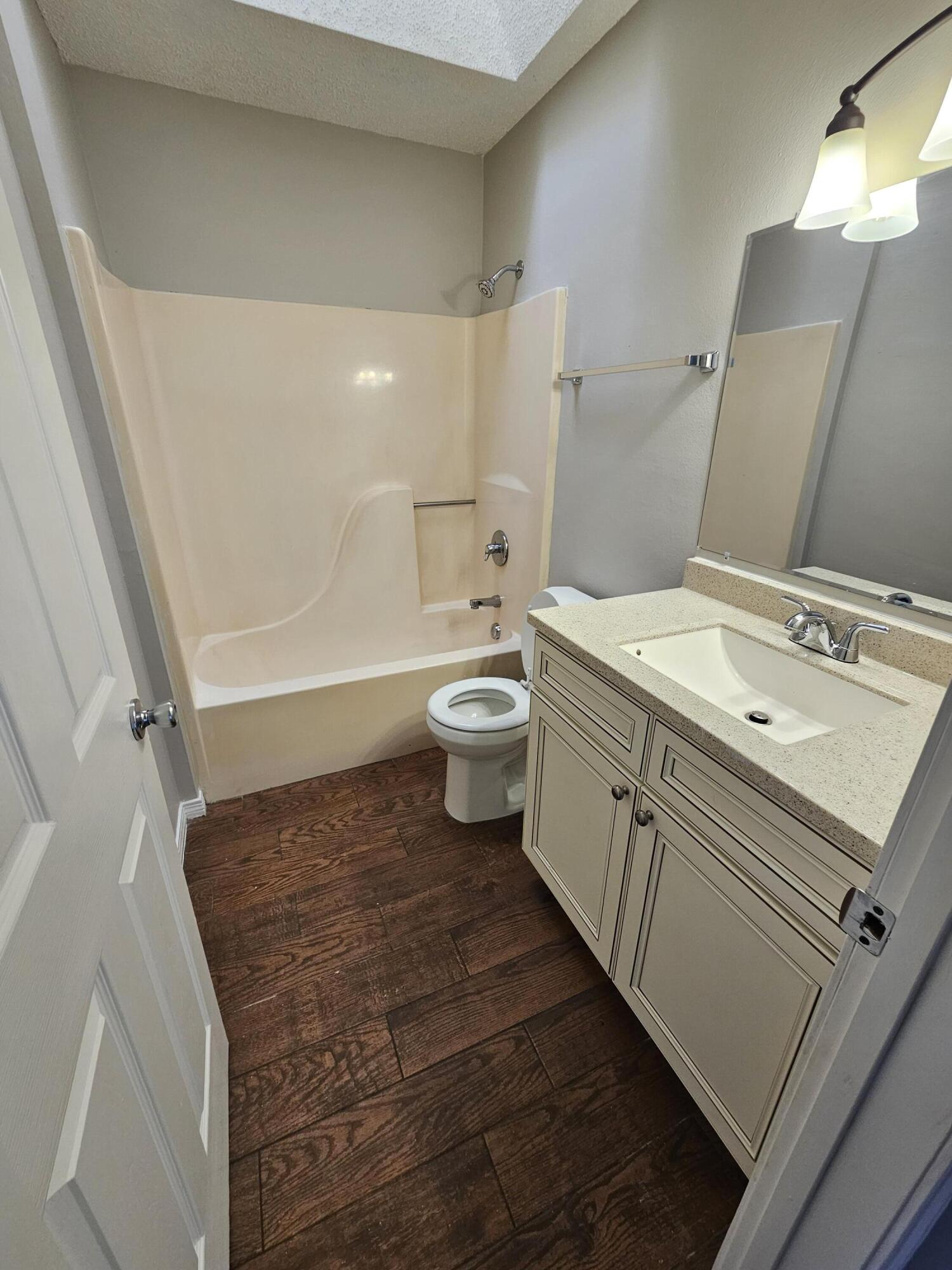 HOLLYROD PARK - Residential Lease