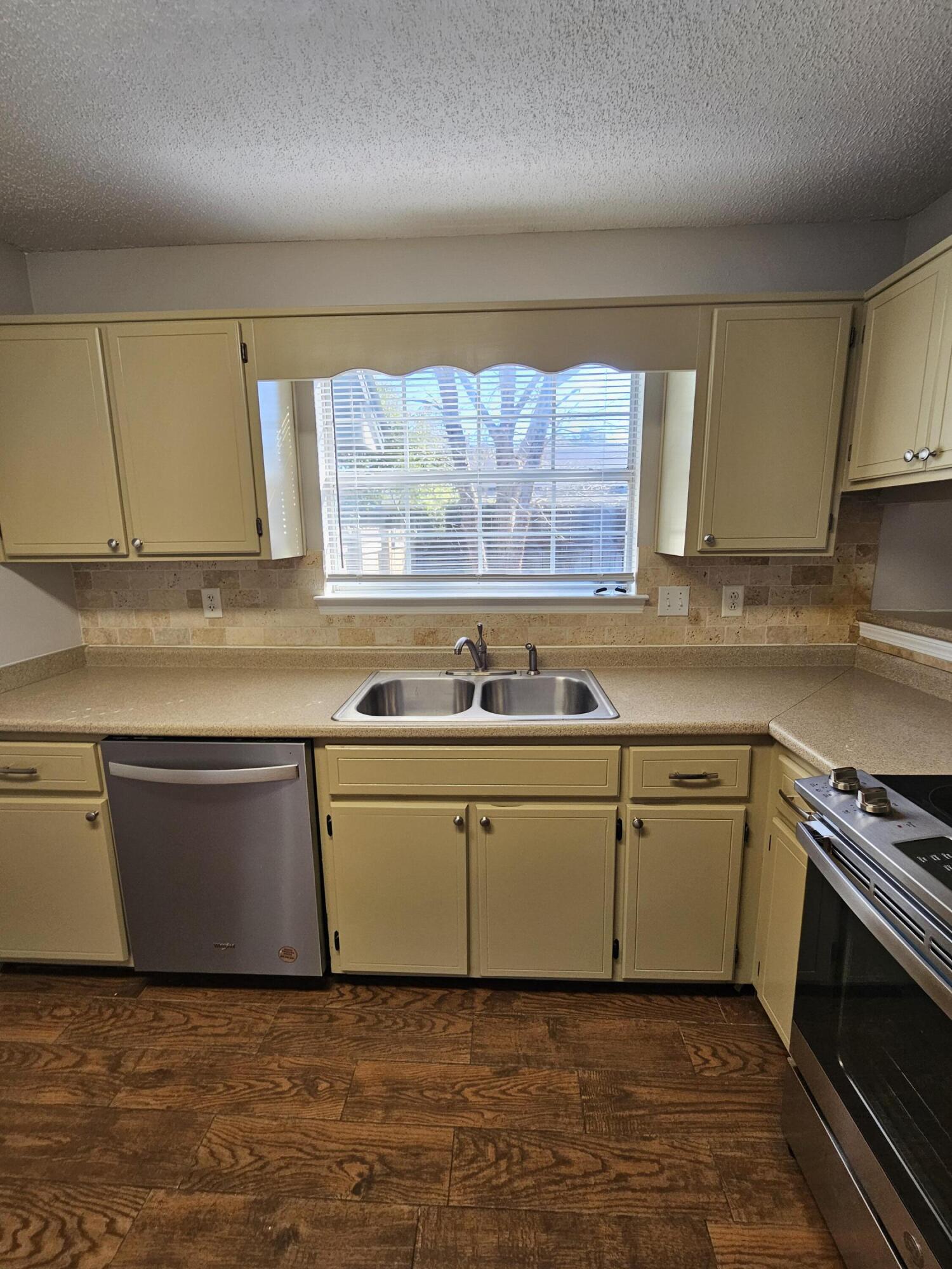 HOLLYROD PARK - Residential Lease