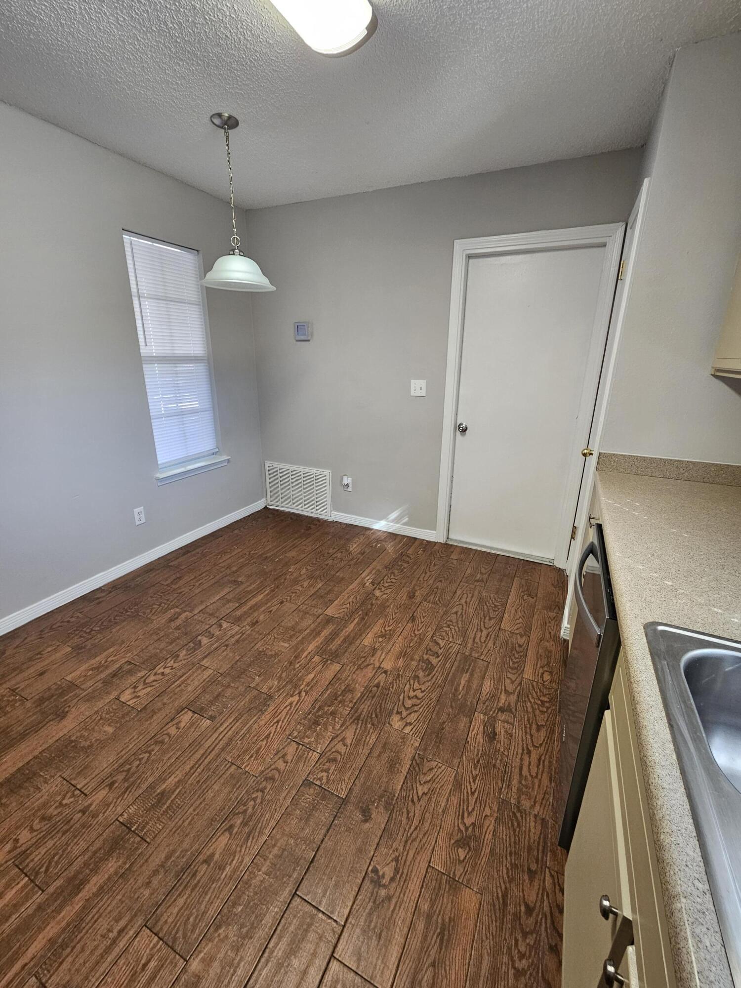 HOLLYROD PARK - Residential Lease