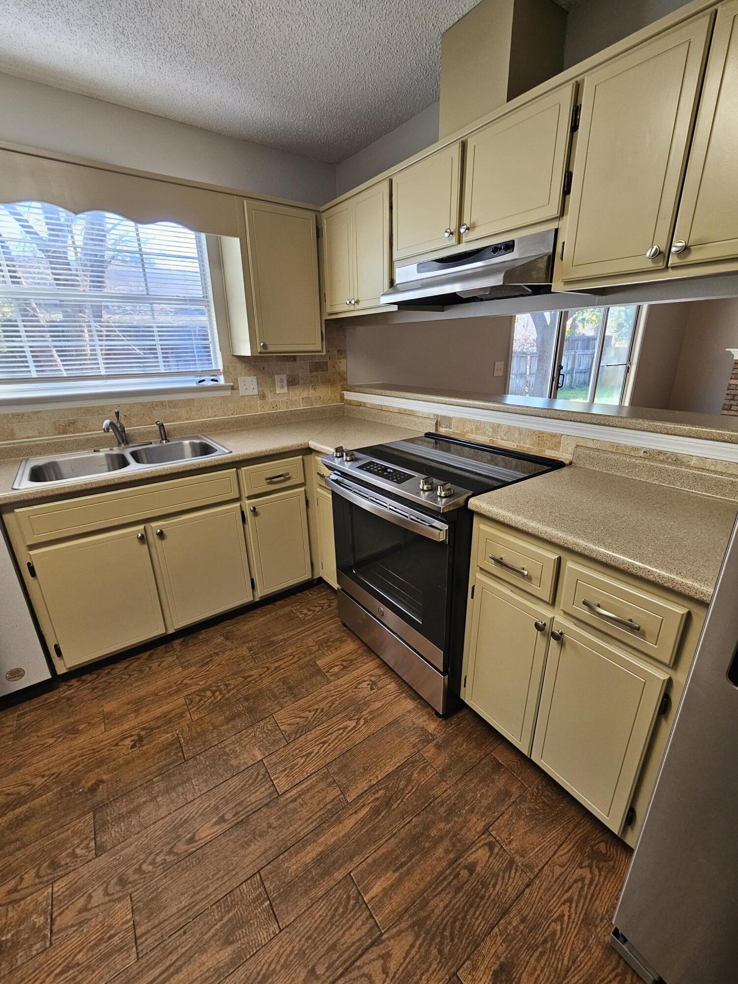 HOLLYROD PARK - Residential Lease