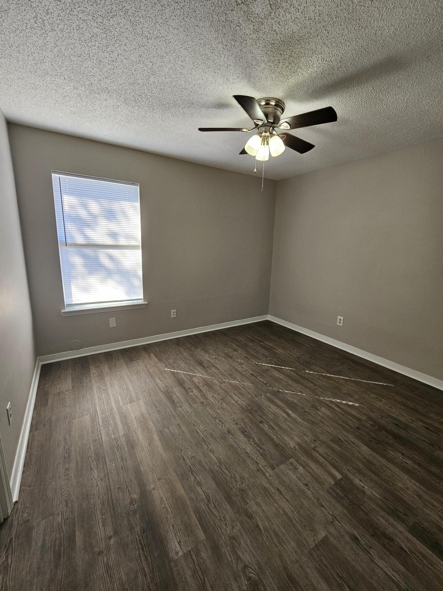 HOLLYROD PARK - Residential Lease