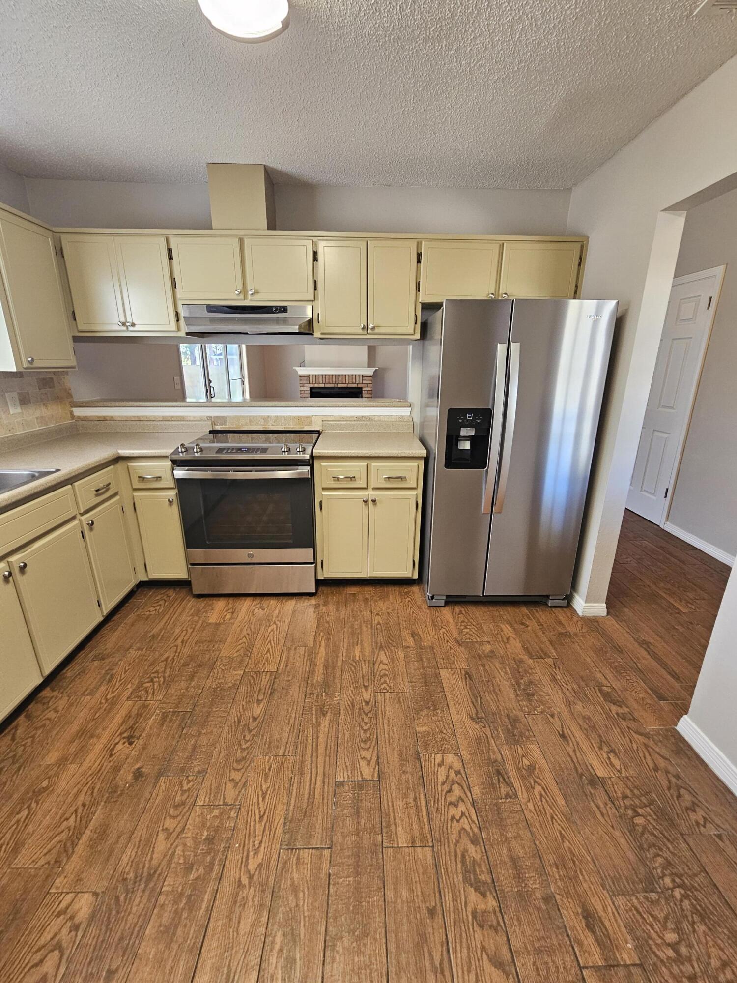 HOLLYROD PARK - Residential Lease